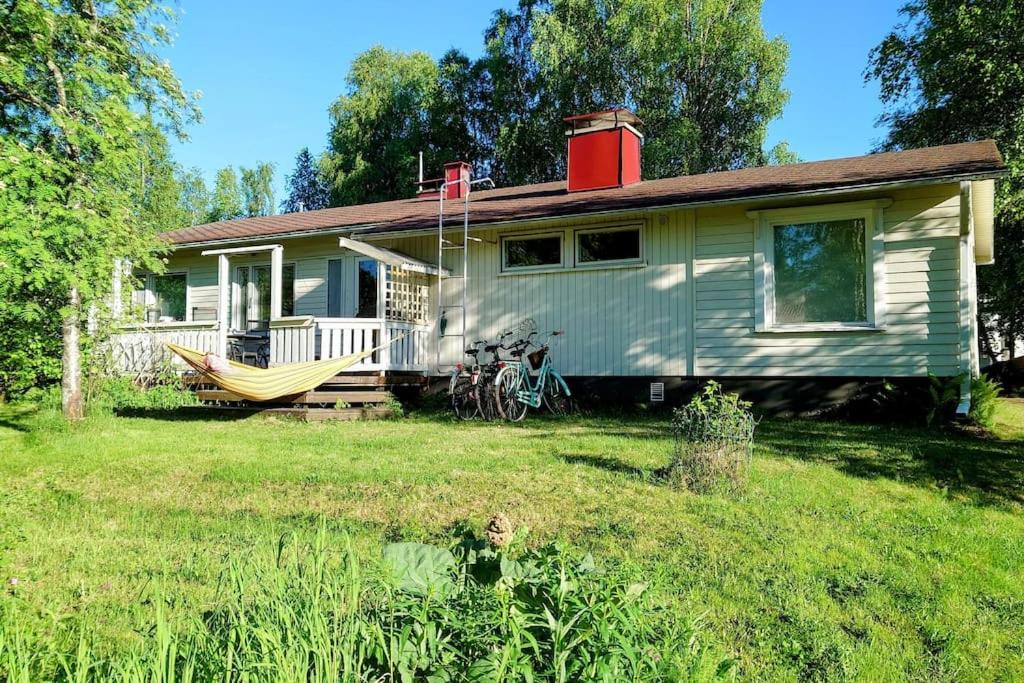 Cozy Summerhouse by the River