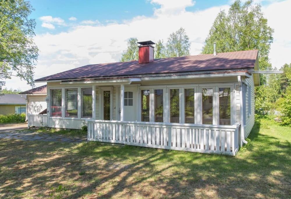 Cozy Summerhouse by the River