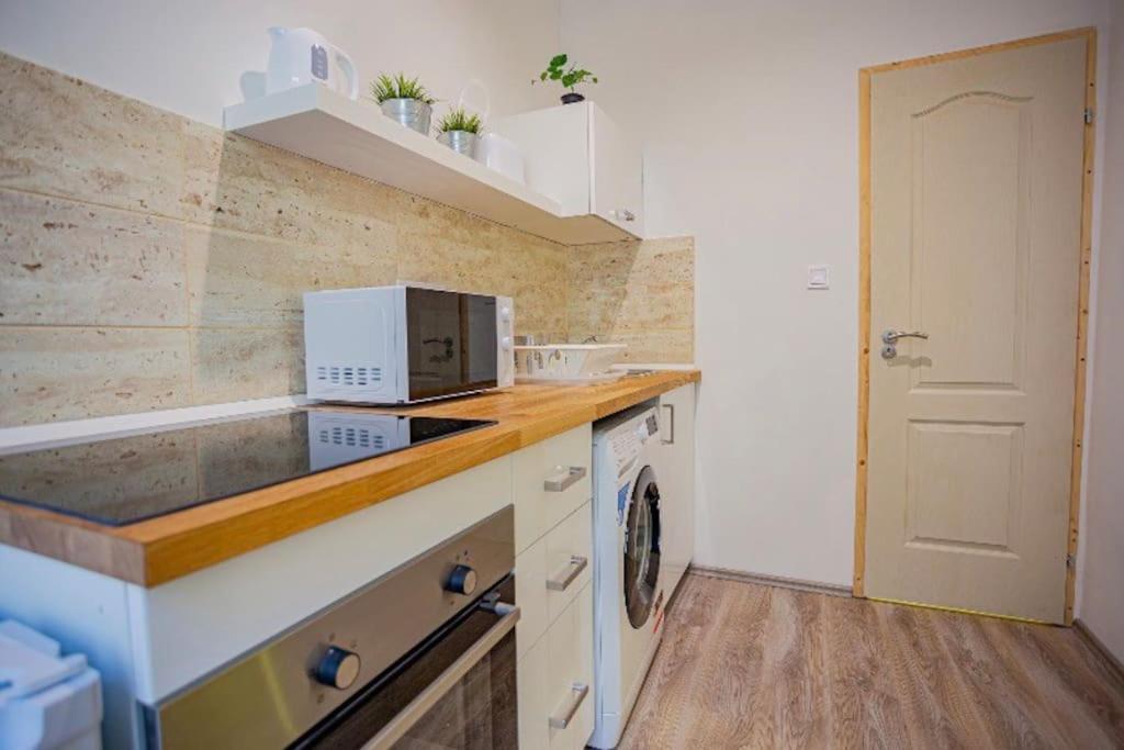 Cosy flat in Akácfa str., Aya view 2