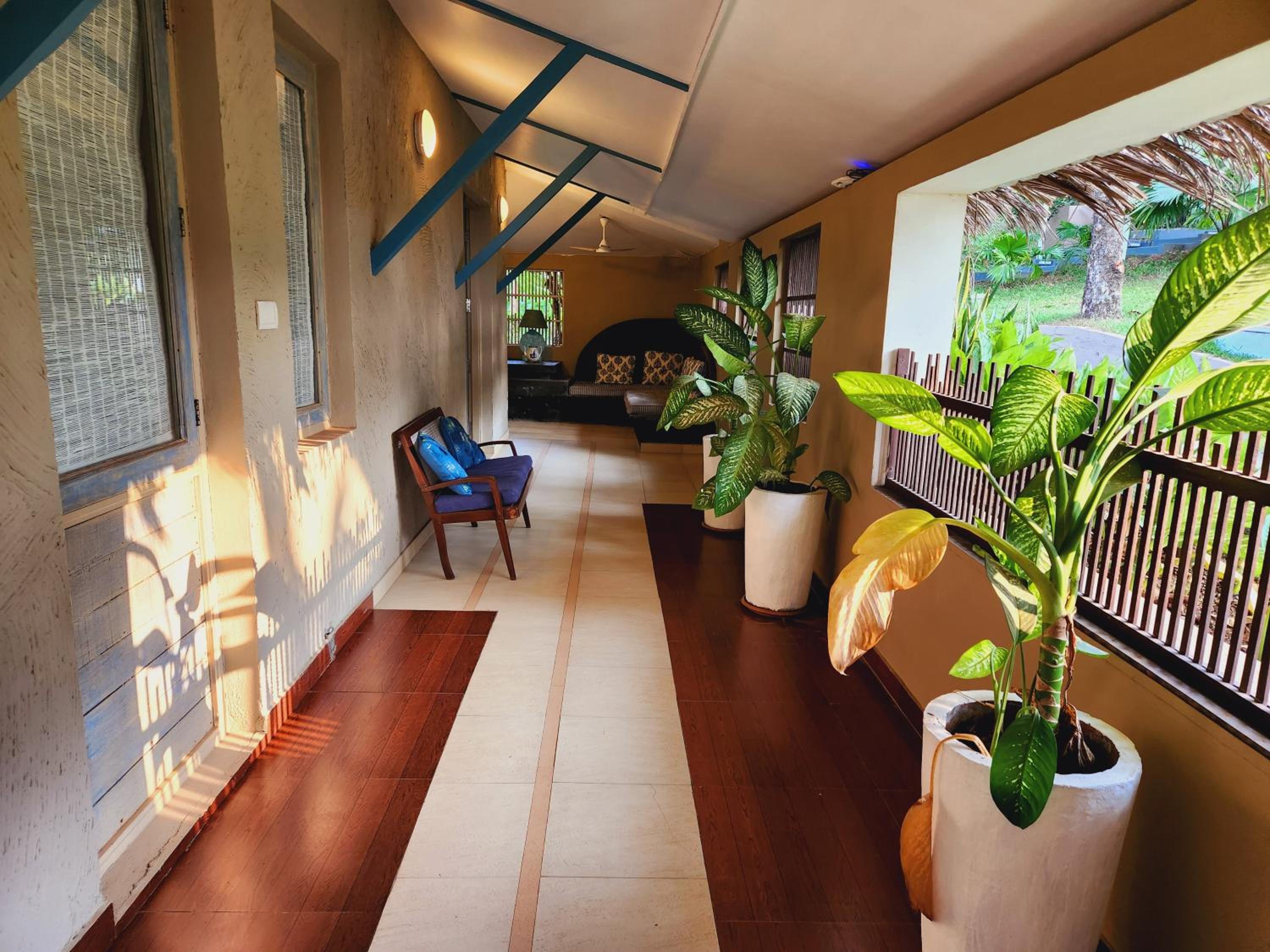 Lobby & Reception