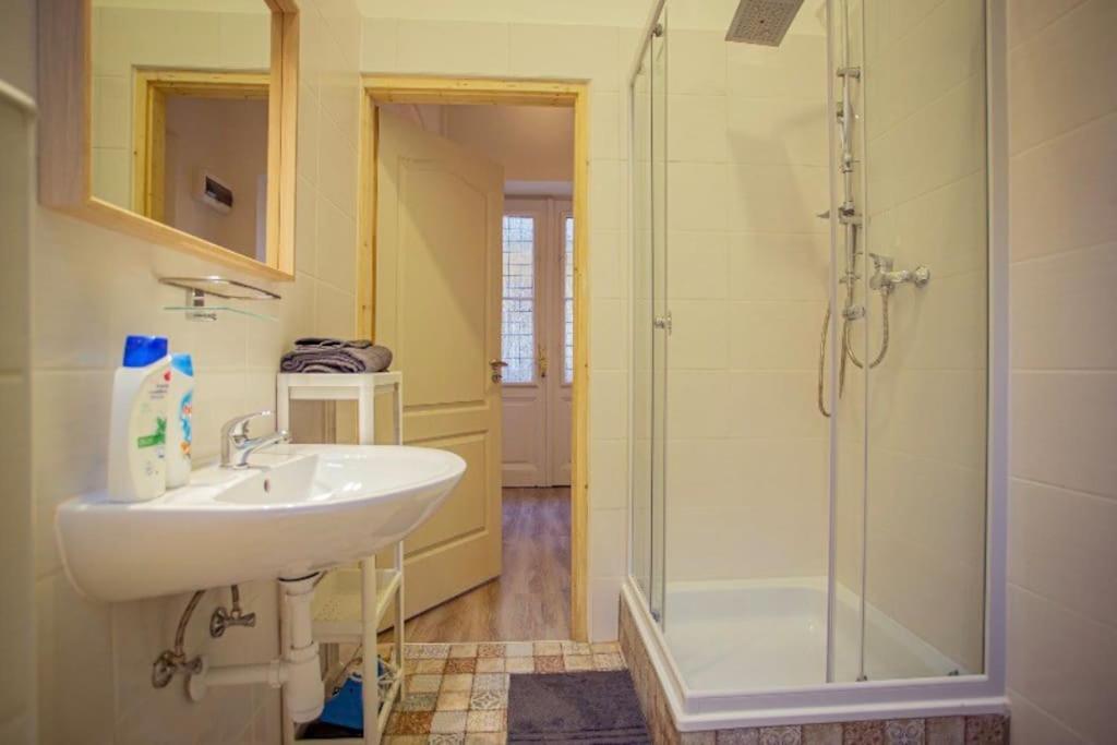 Cosy 2 bedroom flat in Akácfa st., Sol view 3