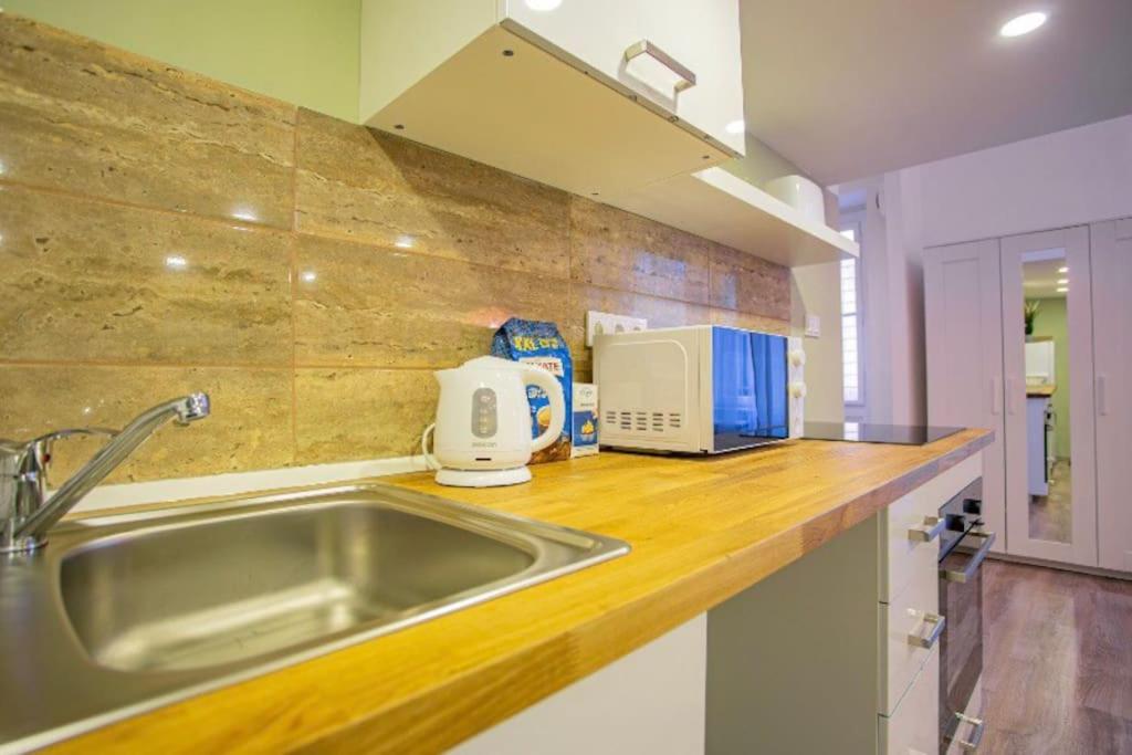 Cosy 2 bedroom flat in Akácfa st., Sol view 4