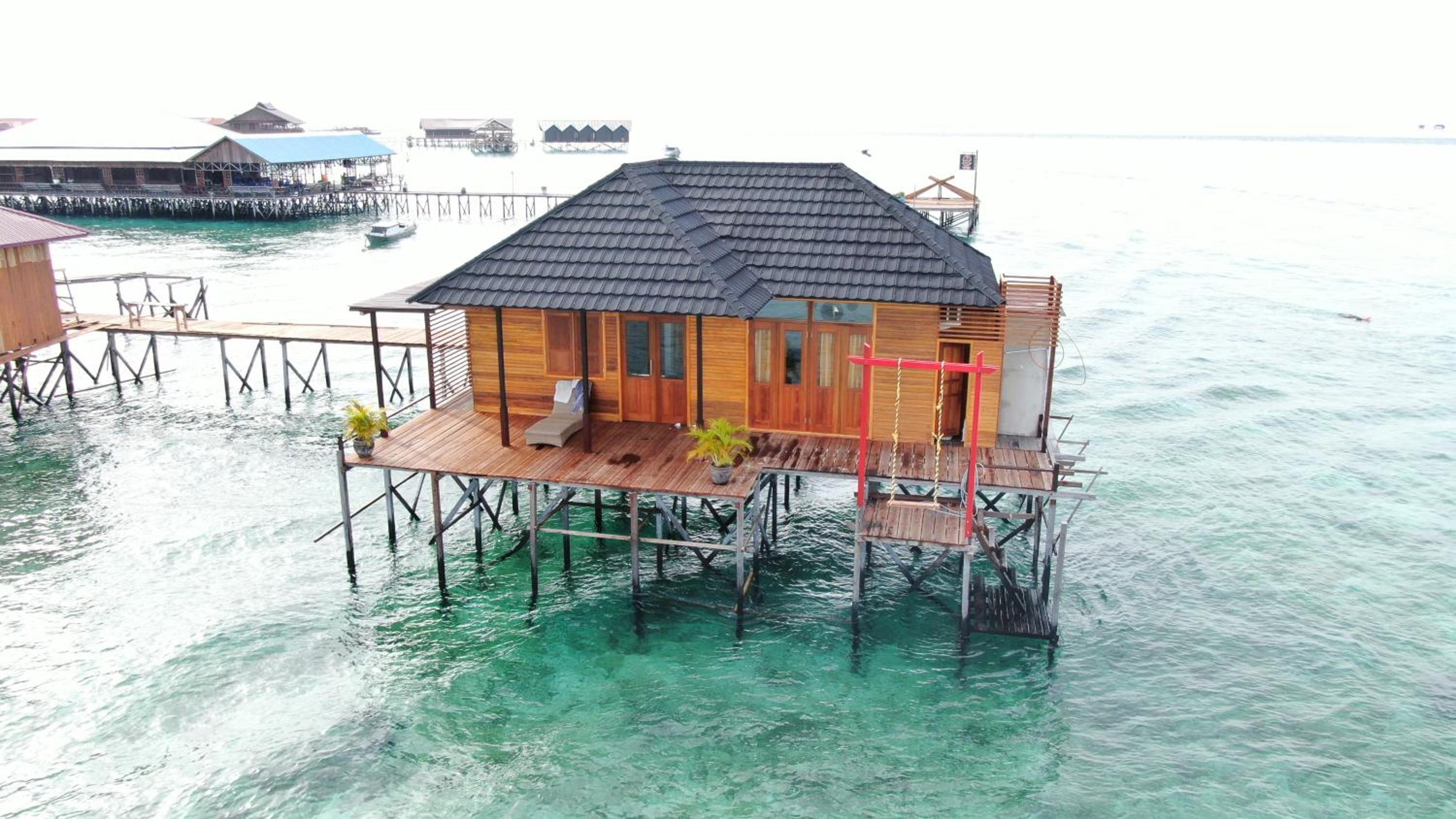 Derawan Fisheries Cottage view 3