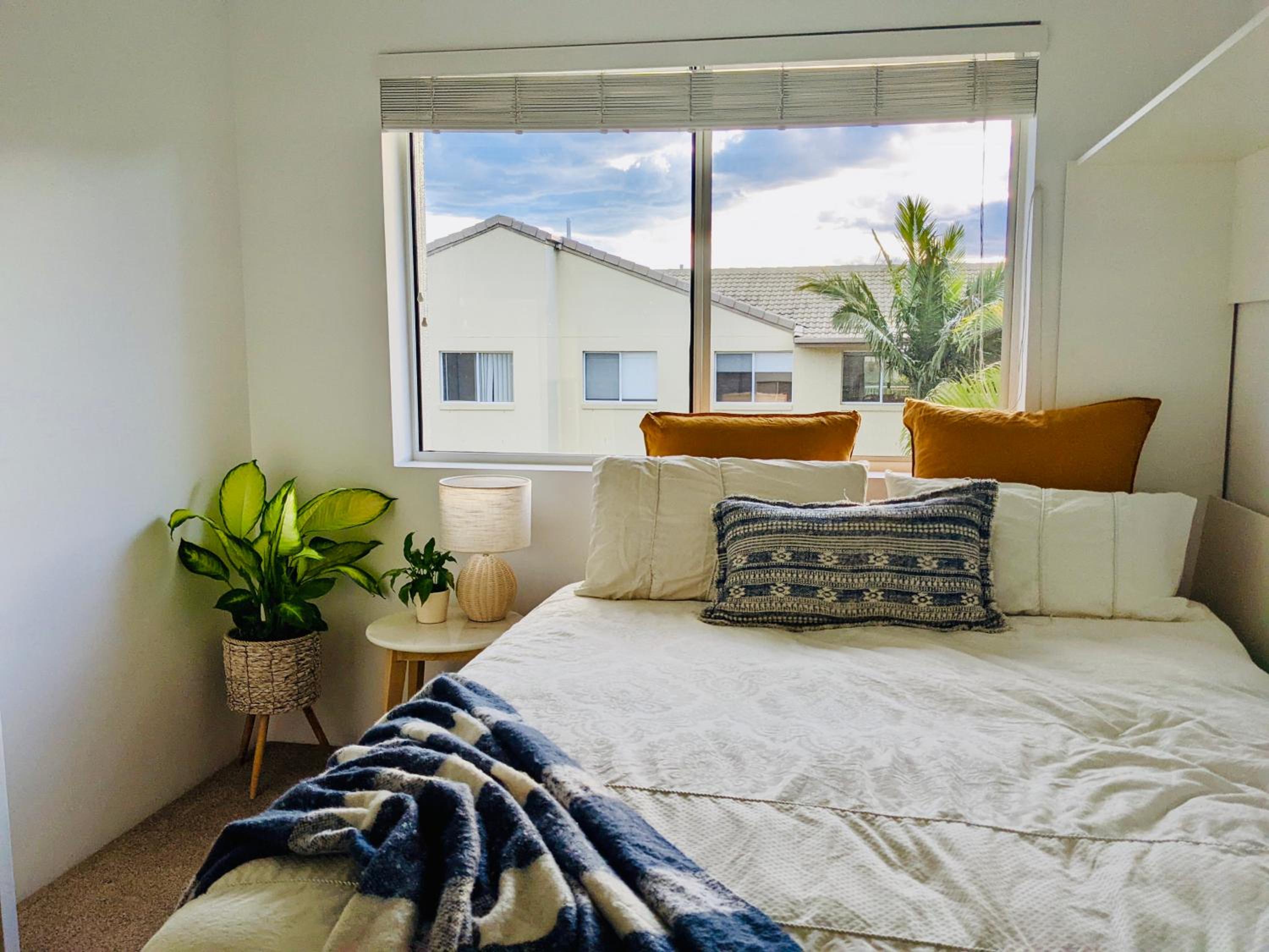 HEART OF BURLEIGH Holiday Villa - Perfect Location with Pools