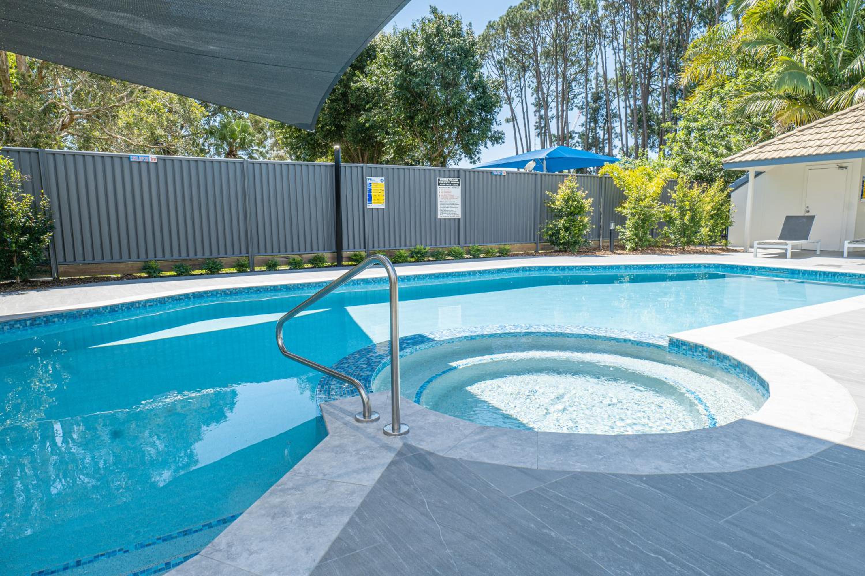 HEART OF BURLEIGH Holiday Villa - Perfect Location with Pools