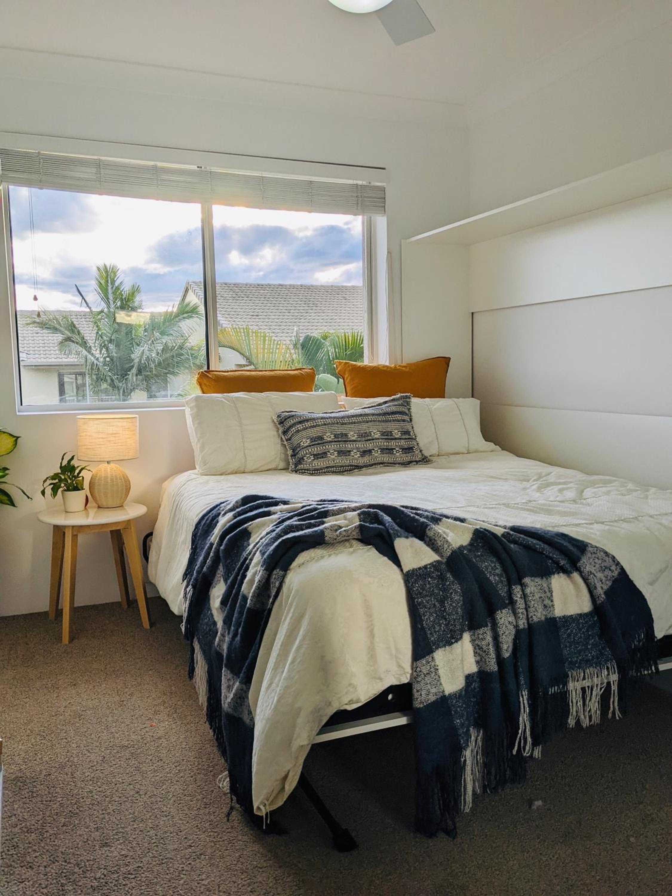 HEART OF BURLEIGH Holiday Villa - Perfect Location with Pools