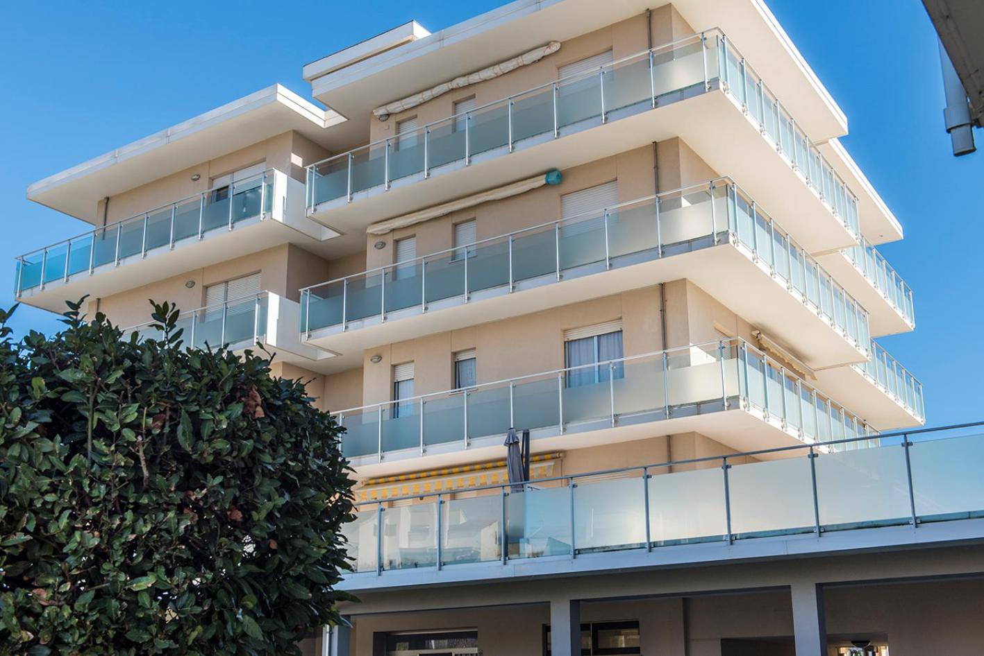 M340 - Marcelli, accogliente trilocale fronte mare con balcone view 3