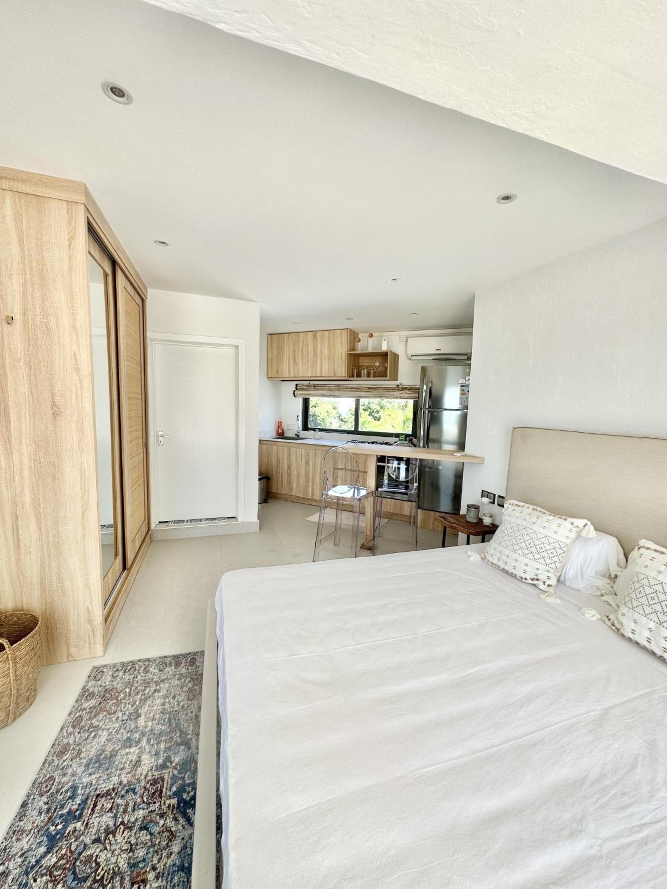 Studio H GrandBay Sea-View