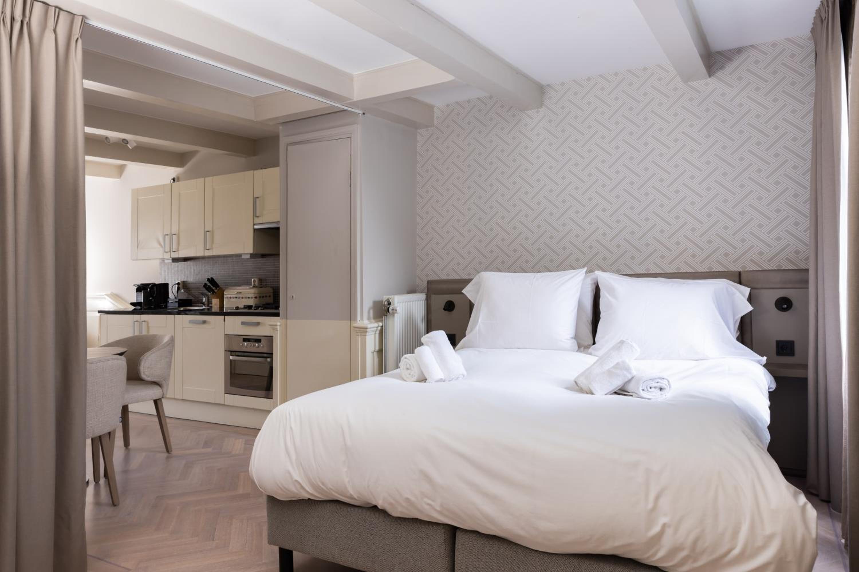 Amsterdam Canal Suites