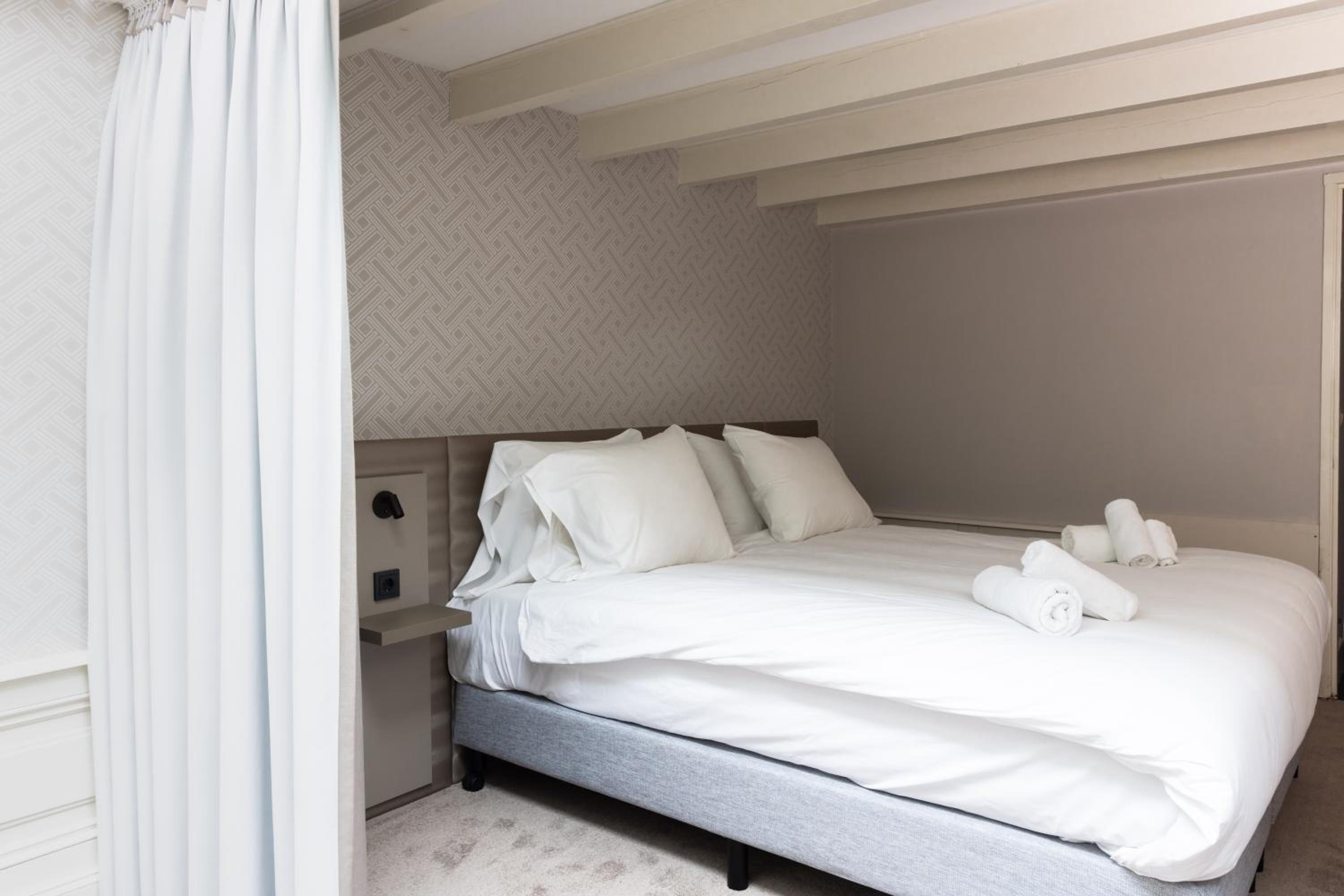 Amsterdam Canal Suites