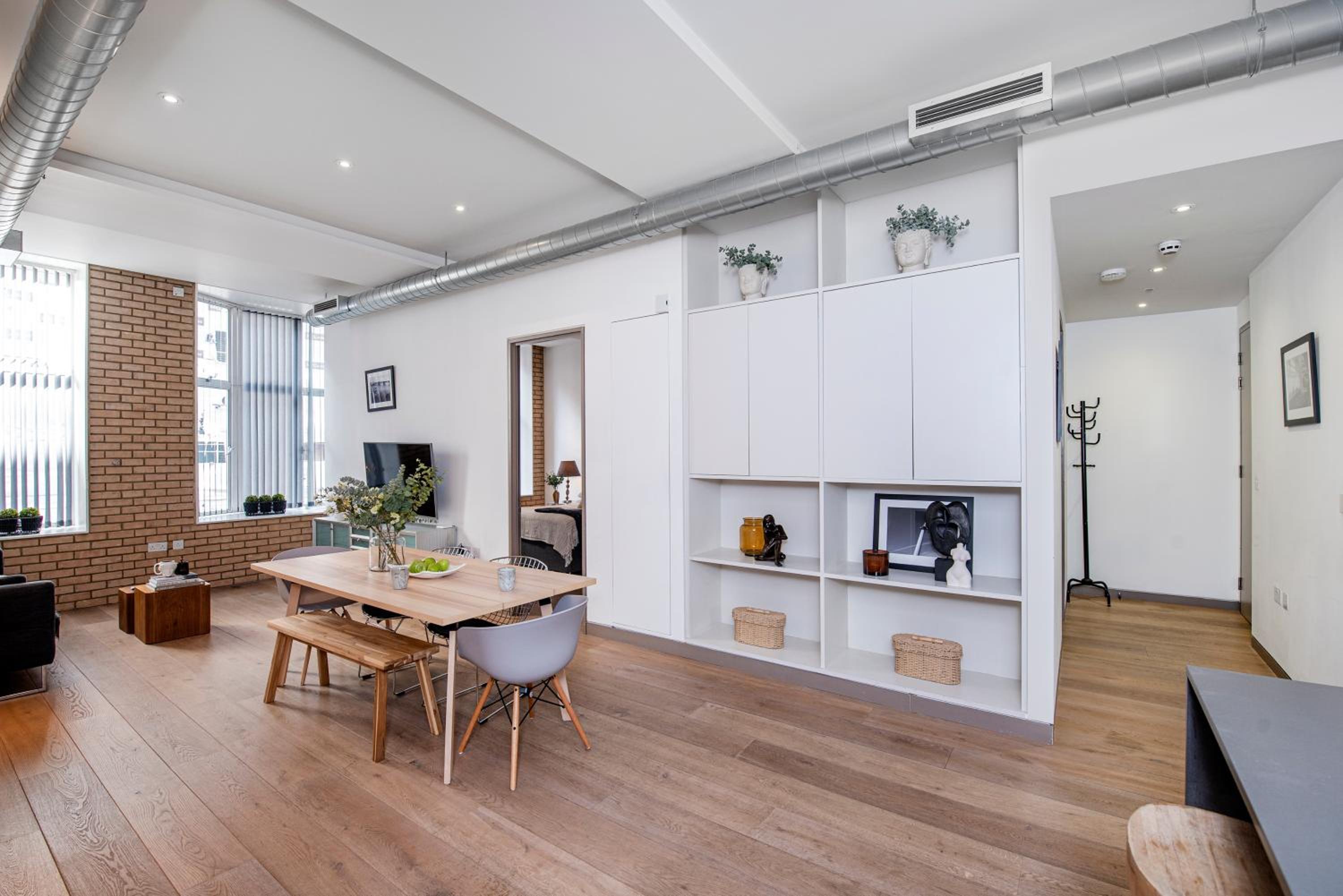 Oxford Street -West End-Great Location