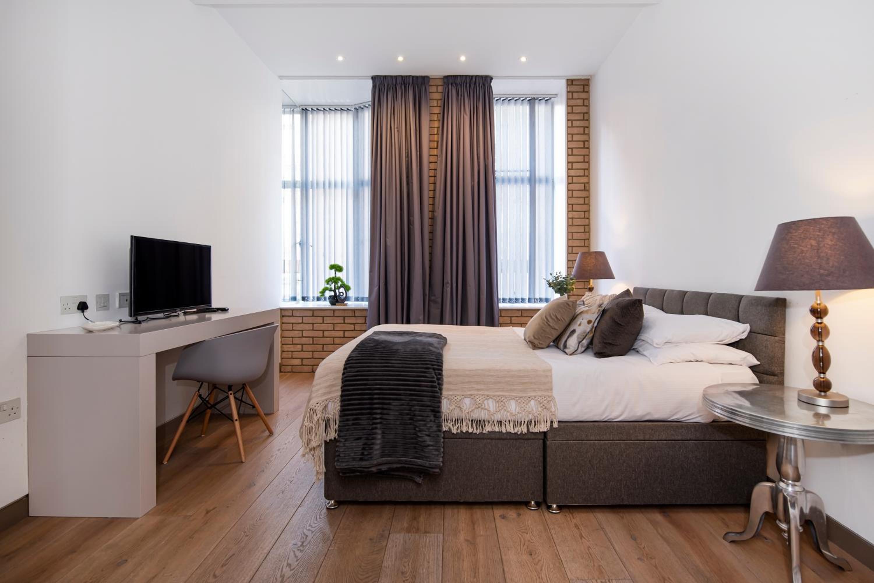 Oxford Street -West End-Great Location