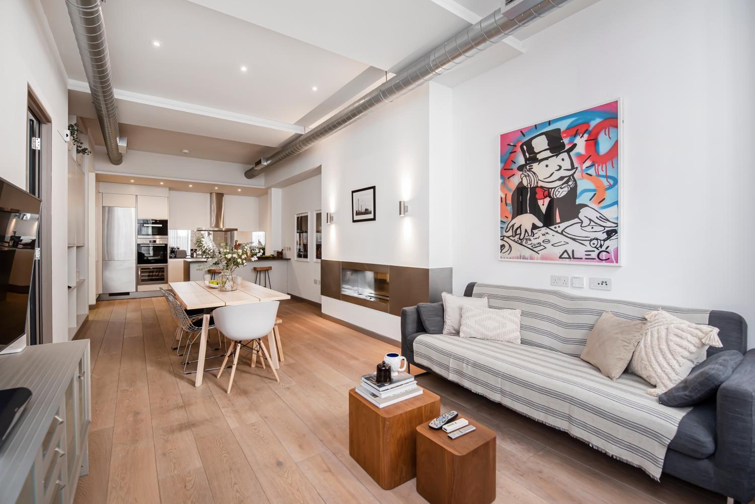 Oxford Street -West End-Great Location