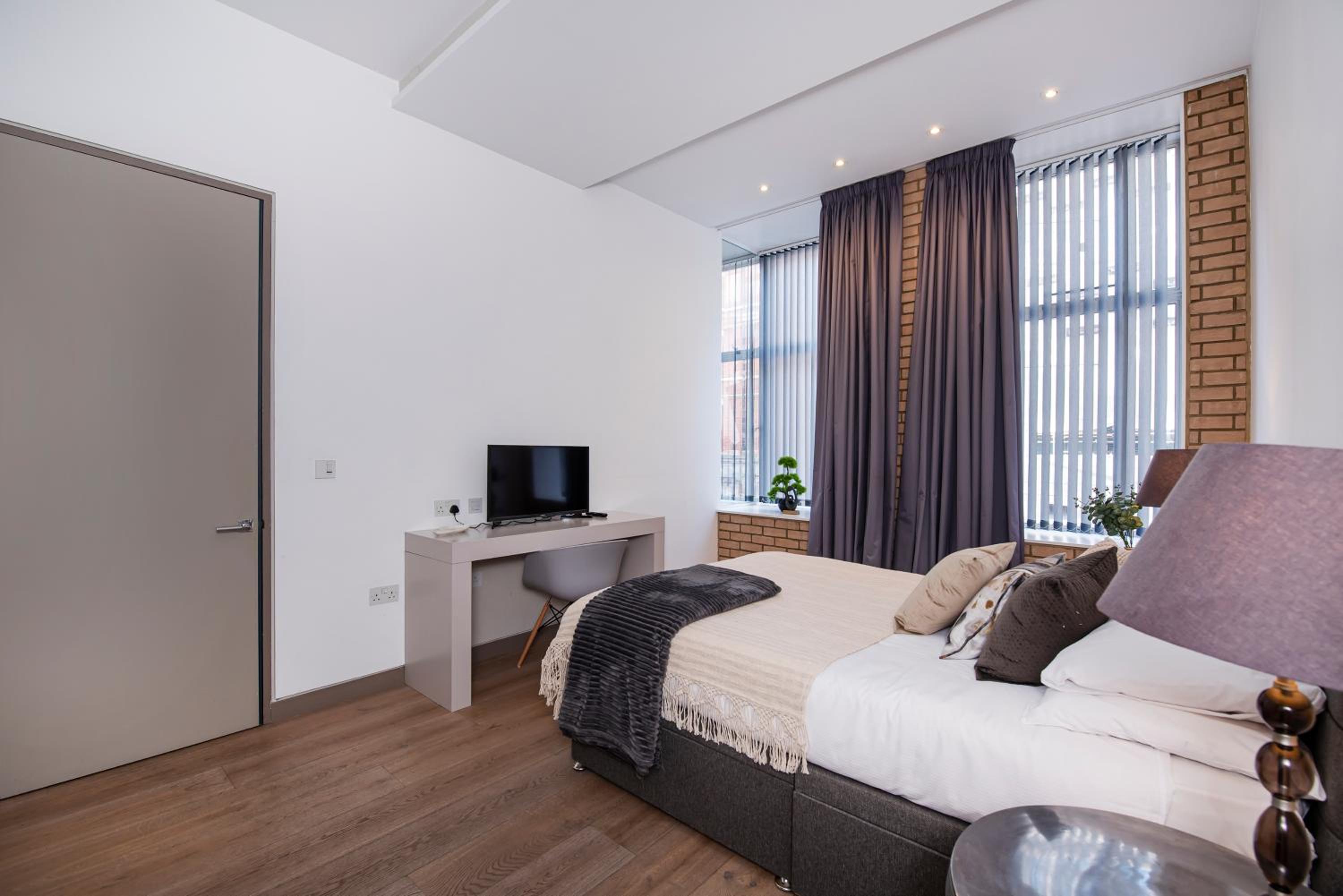 Oxford Street -West End-Great Location
