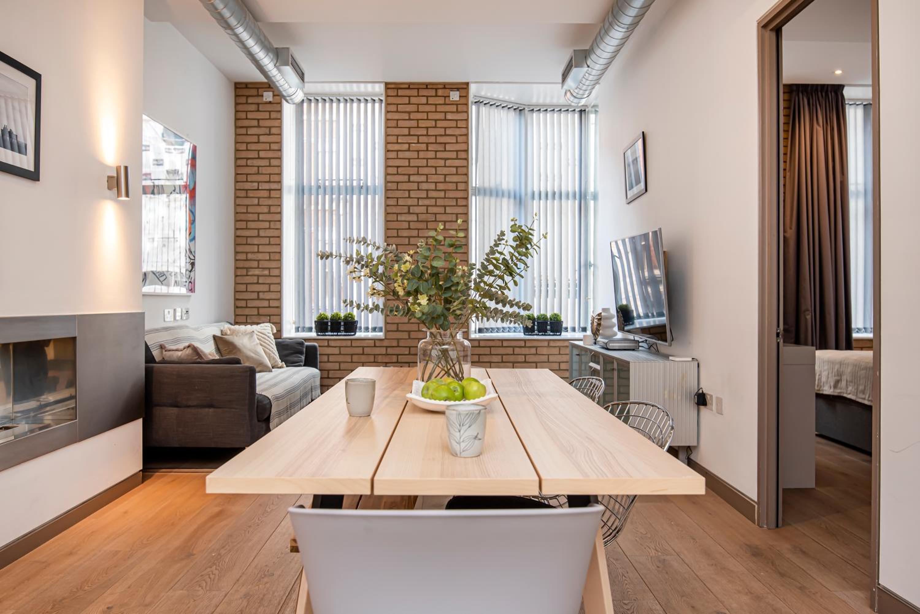 Oxford Street -West End-Great Location