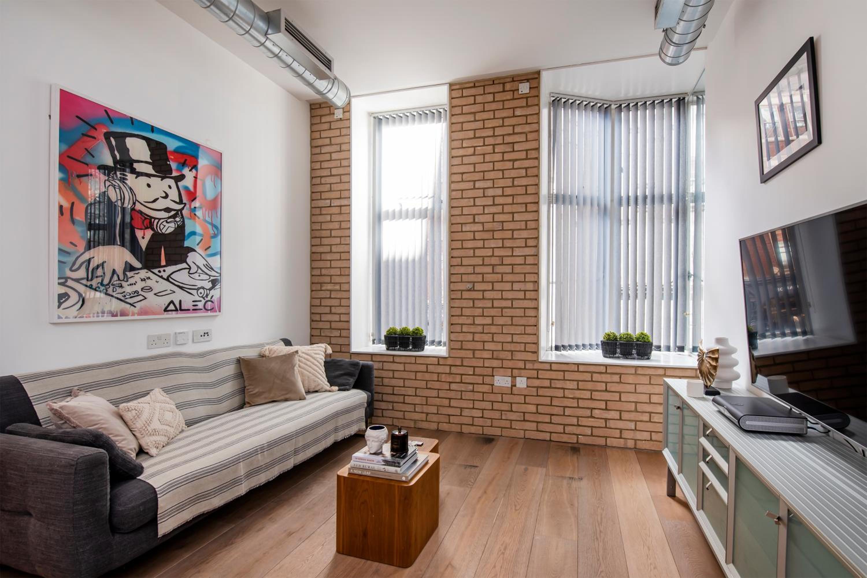 Oxford Street -West End-Great Location