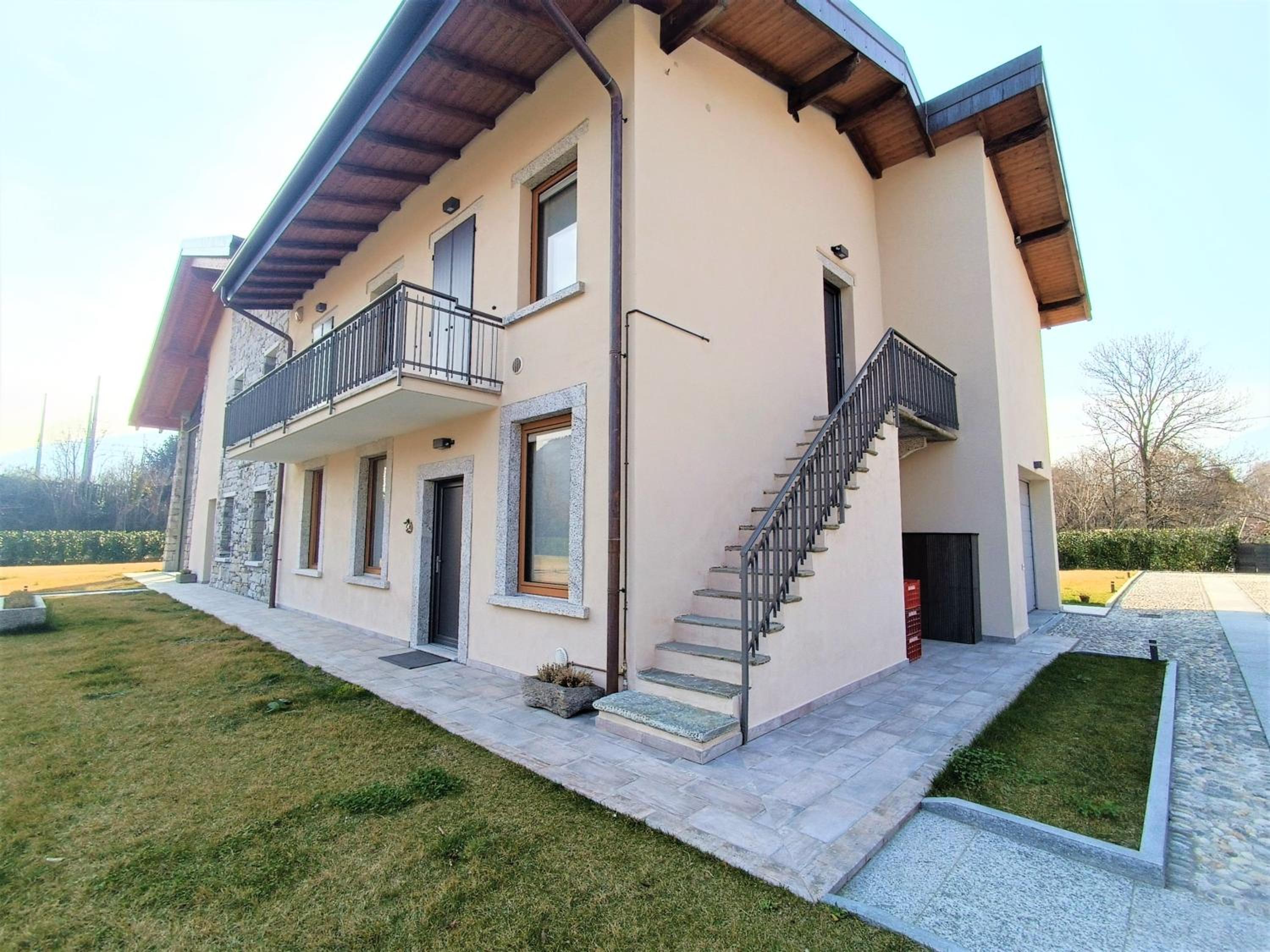 Winter Spring Summer Apartments view 2