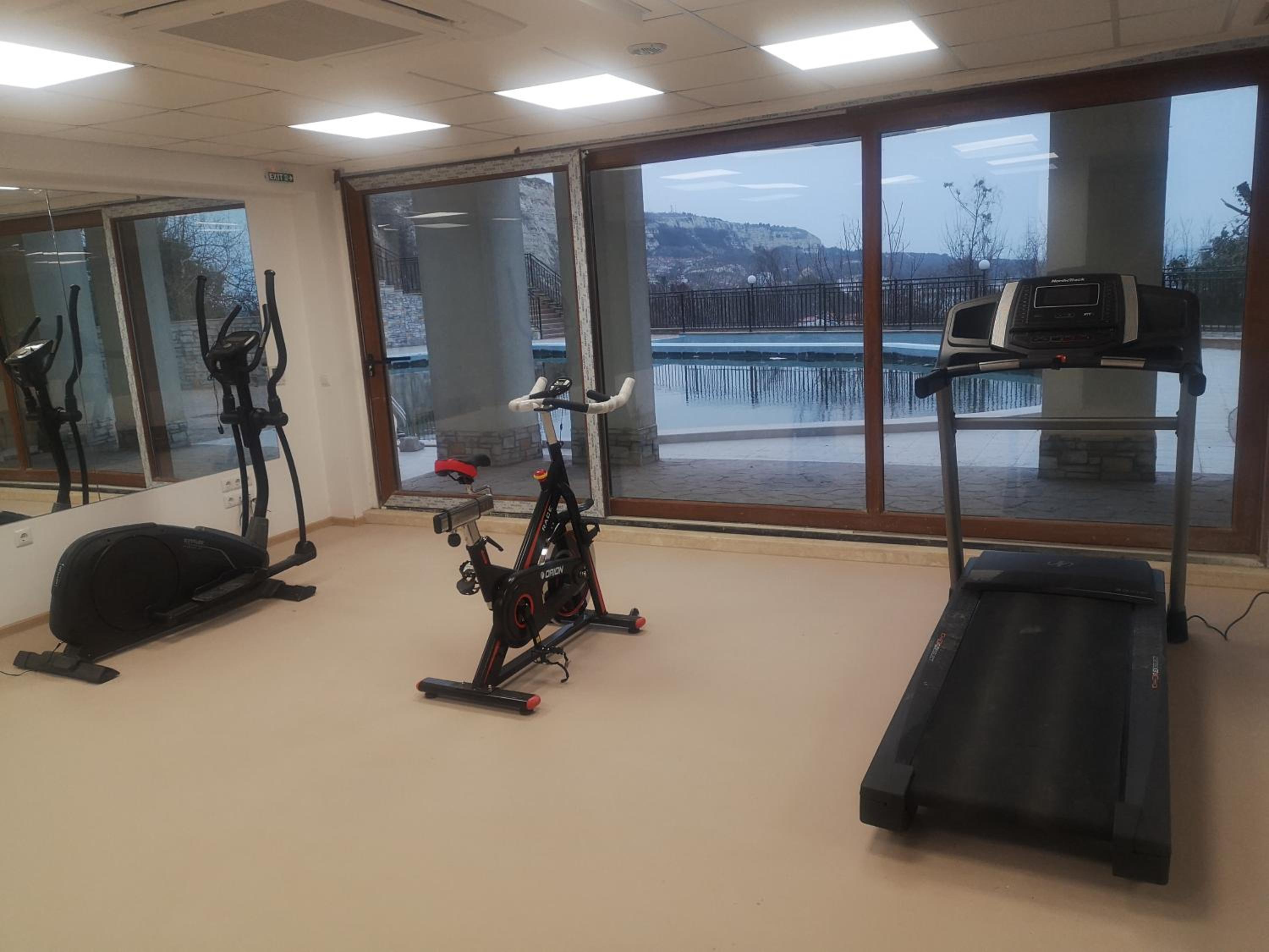 QUEEN'S VIEW app-9 free pool,parking, fitness & sea view