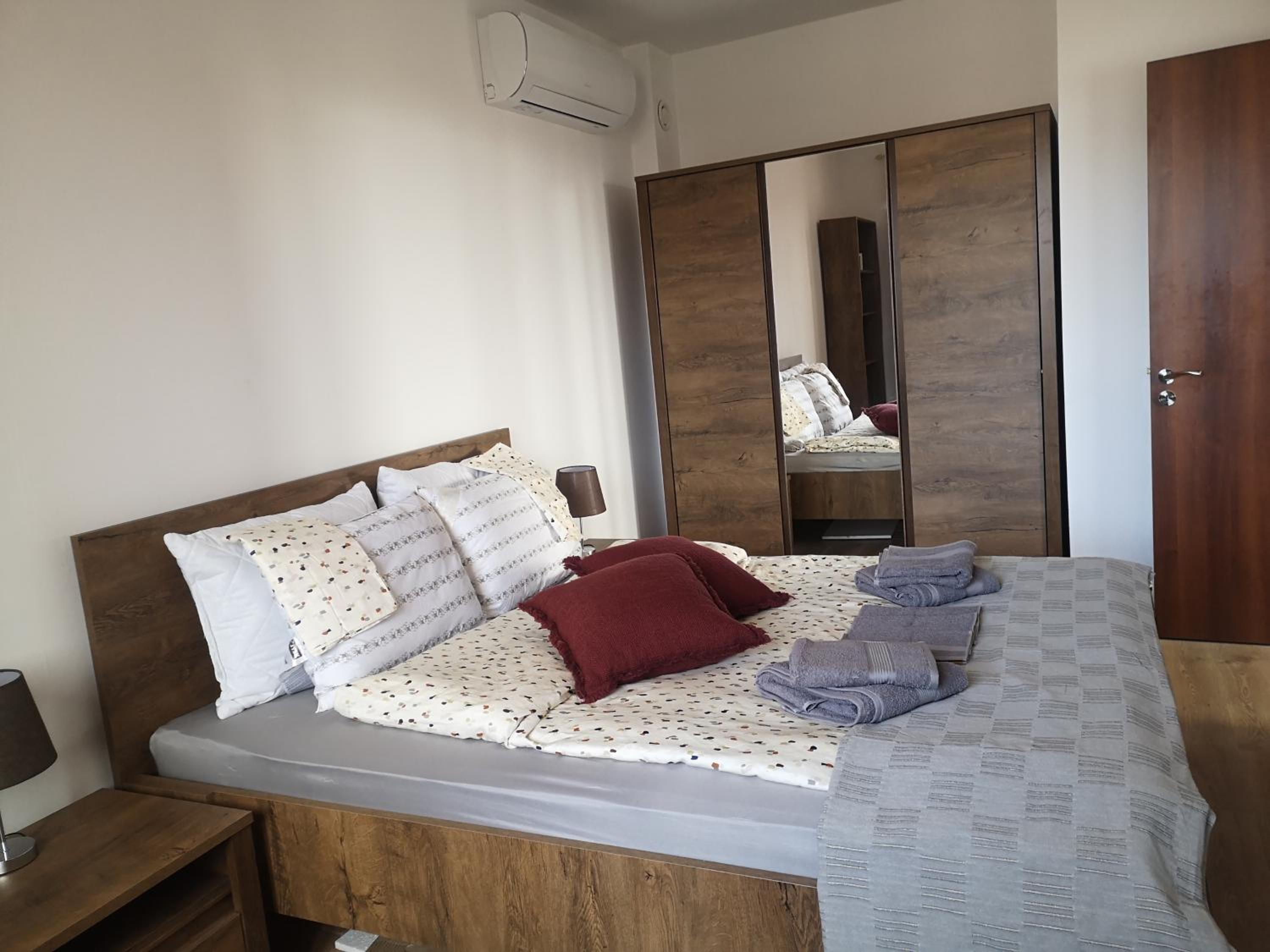 QUEEN'S VIEW app-9 free pool,parking, fitness & sea view