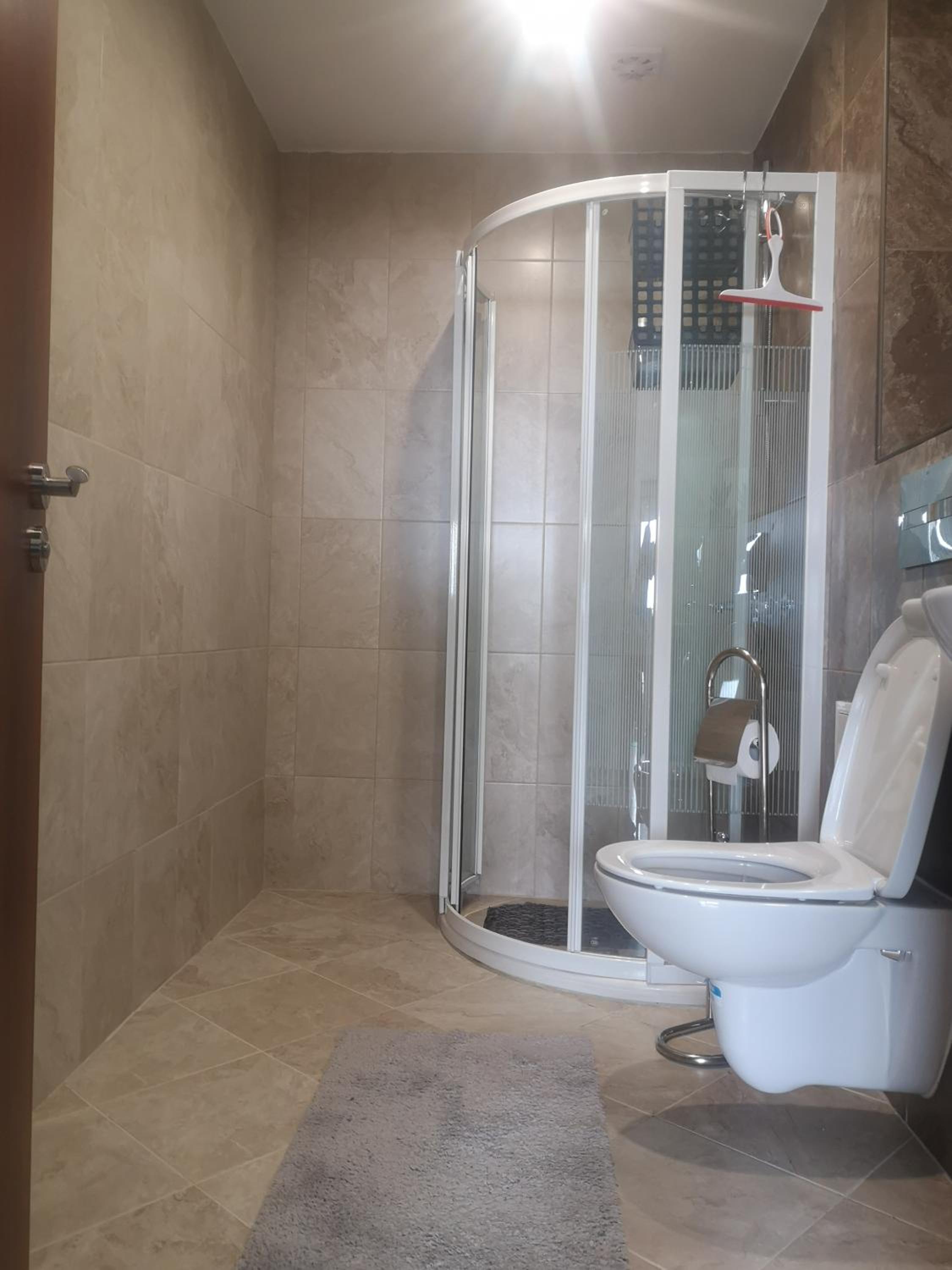 QUEEN'S VIEW app-9 free pool,parking, fitness & sea view