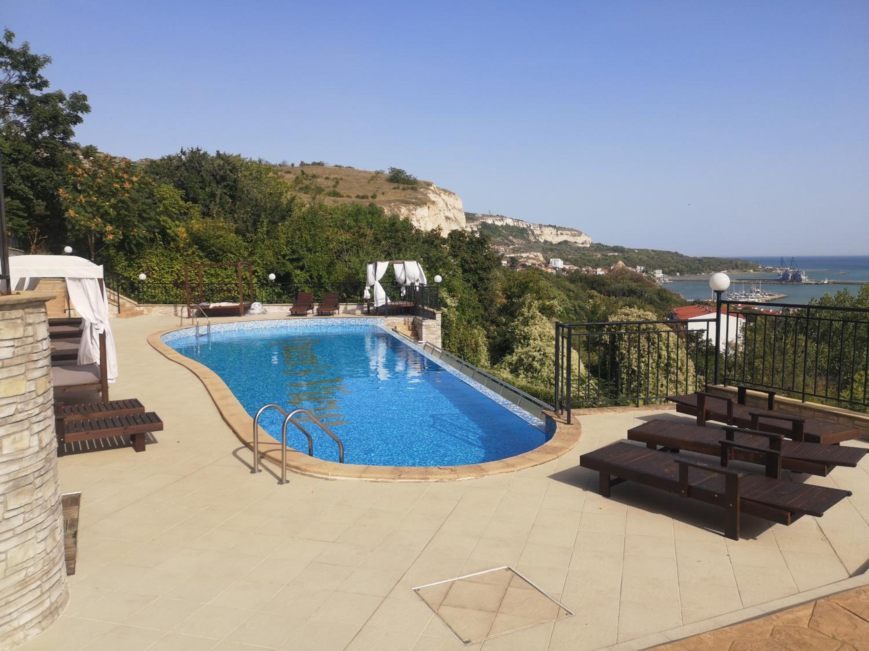 QUEEN'S VIEW app-9 free pool,parking, fitness & sea view