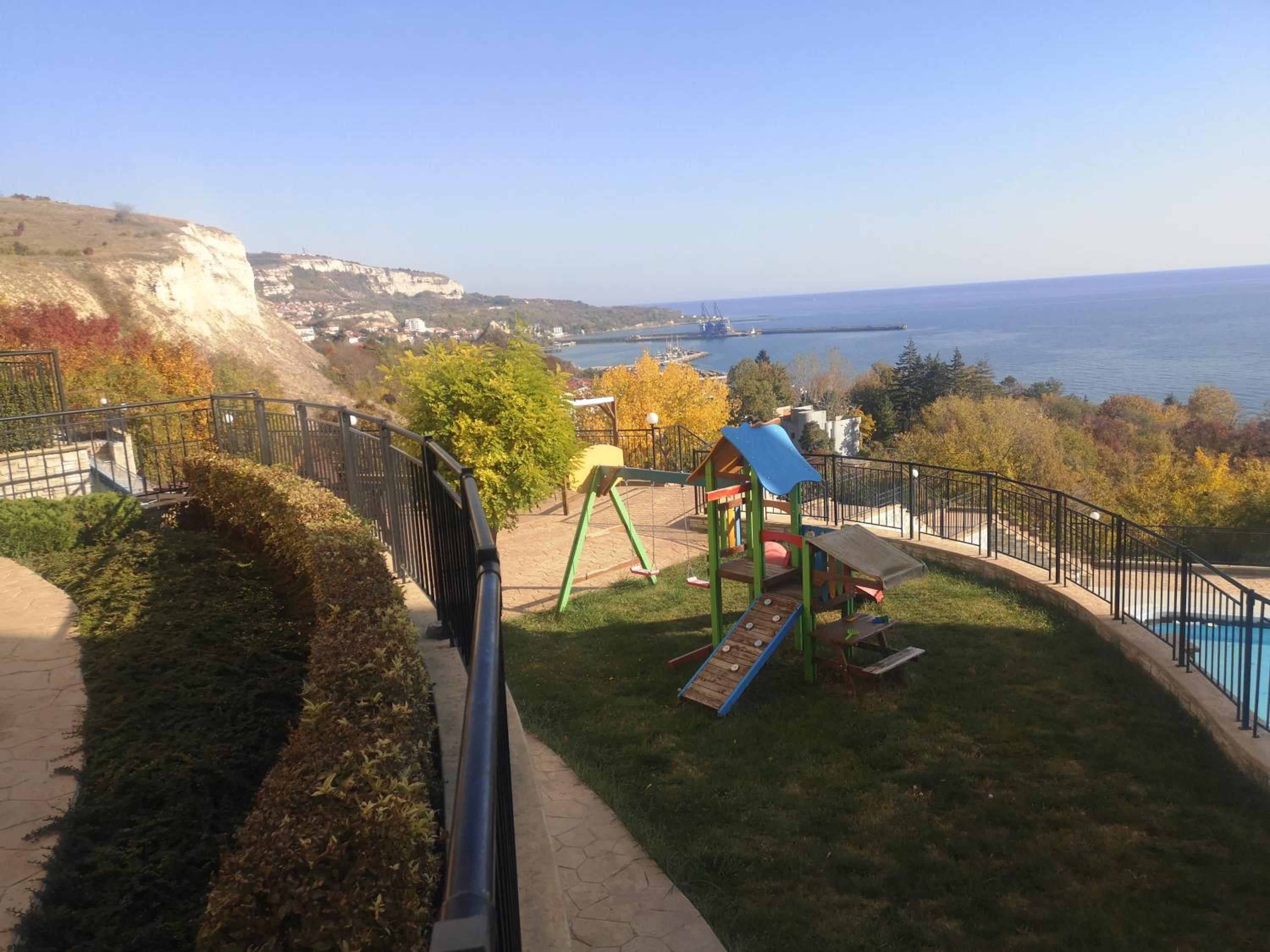 QUEEN'S VIEW app-9 free pool,parking, fitness & sea view