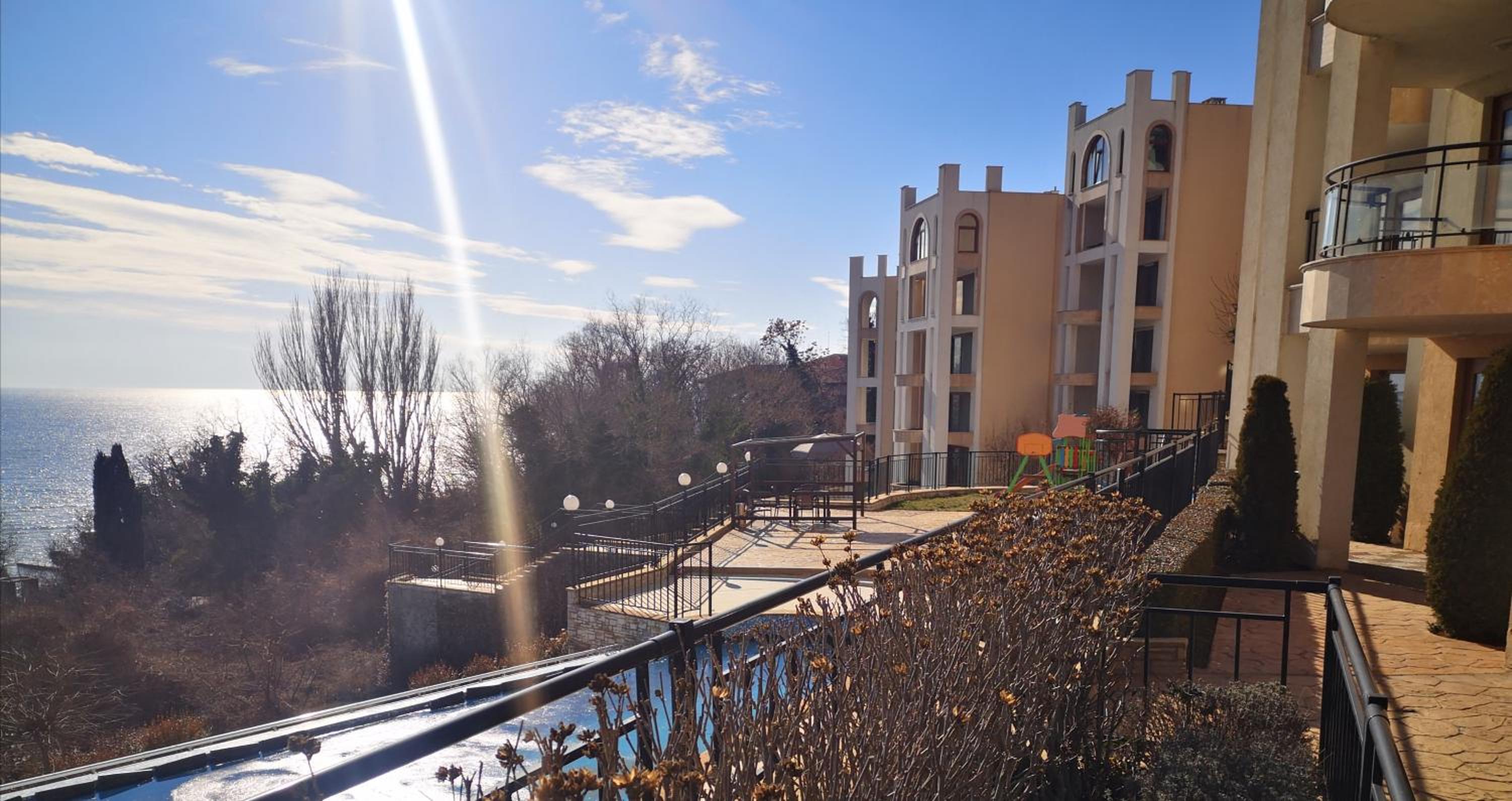 QUEEN'S VIEW app-9 free pool,parking, fitness & sea view