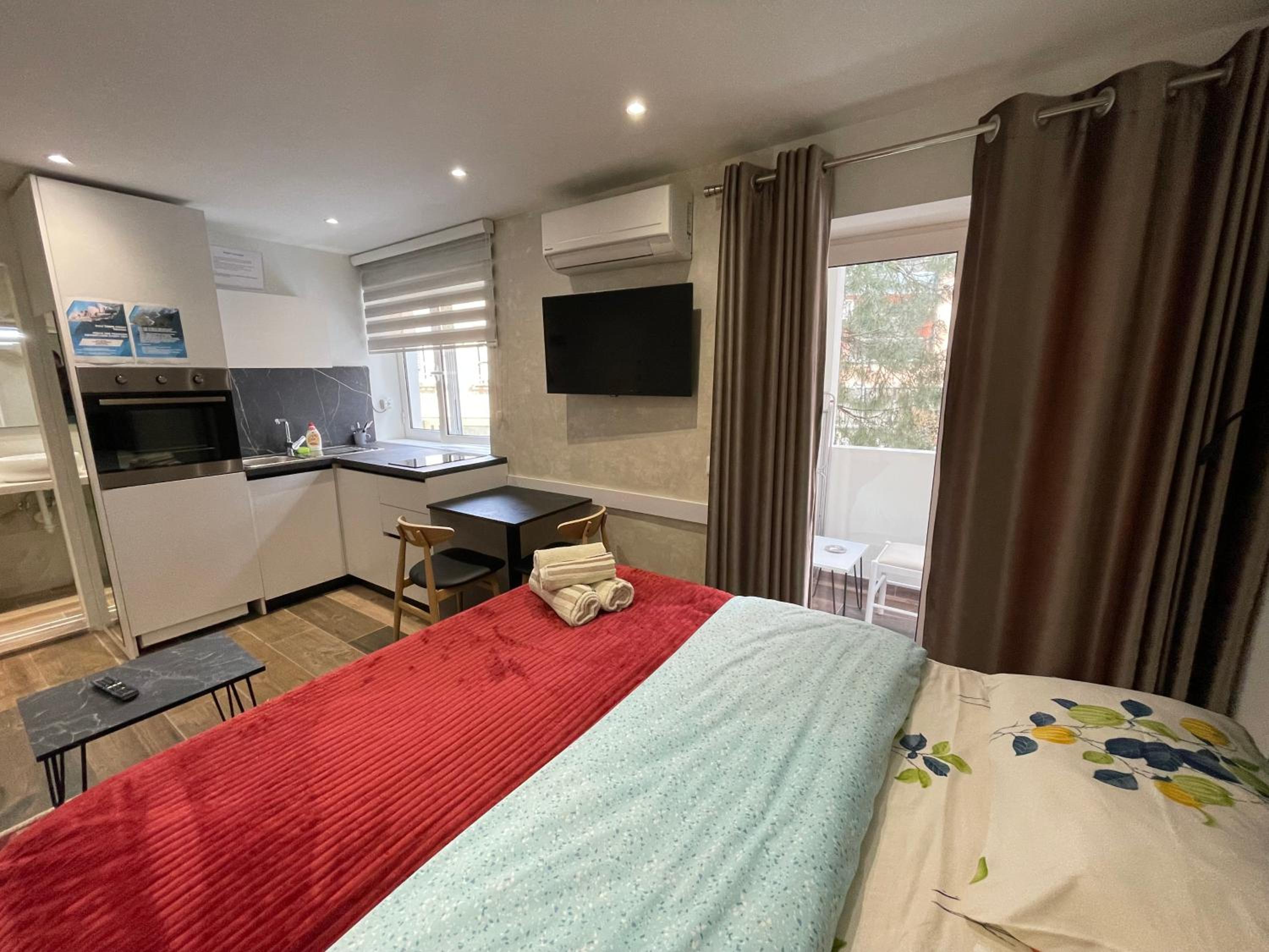 Le petite Studio Apartments - ENJOY TRAVEL
