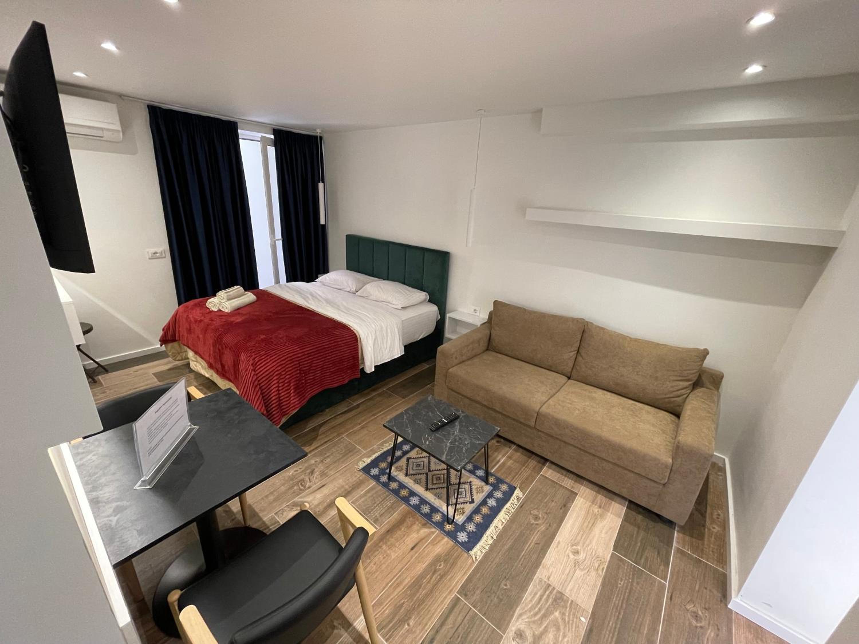 Le petite Studio Apartments - ENJOY TRAVEL