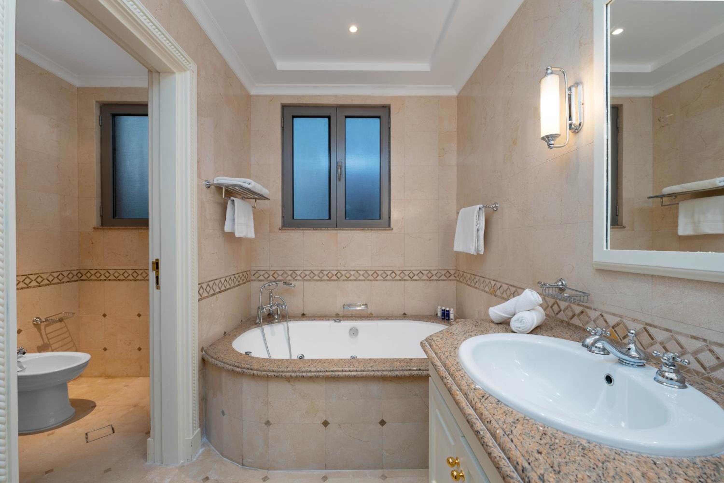 Maison Privee - Exclusive Villa with Private Pool, Garden & Beach
