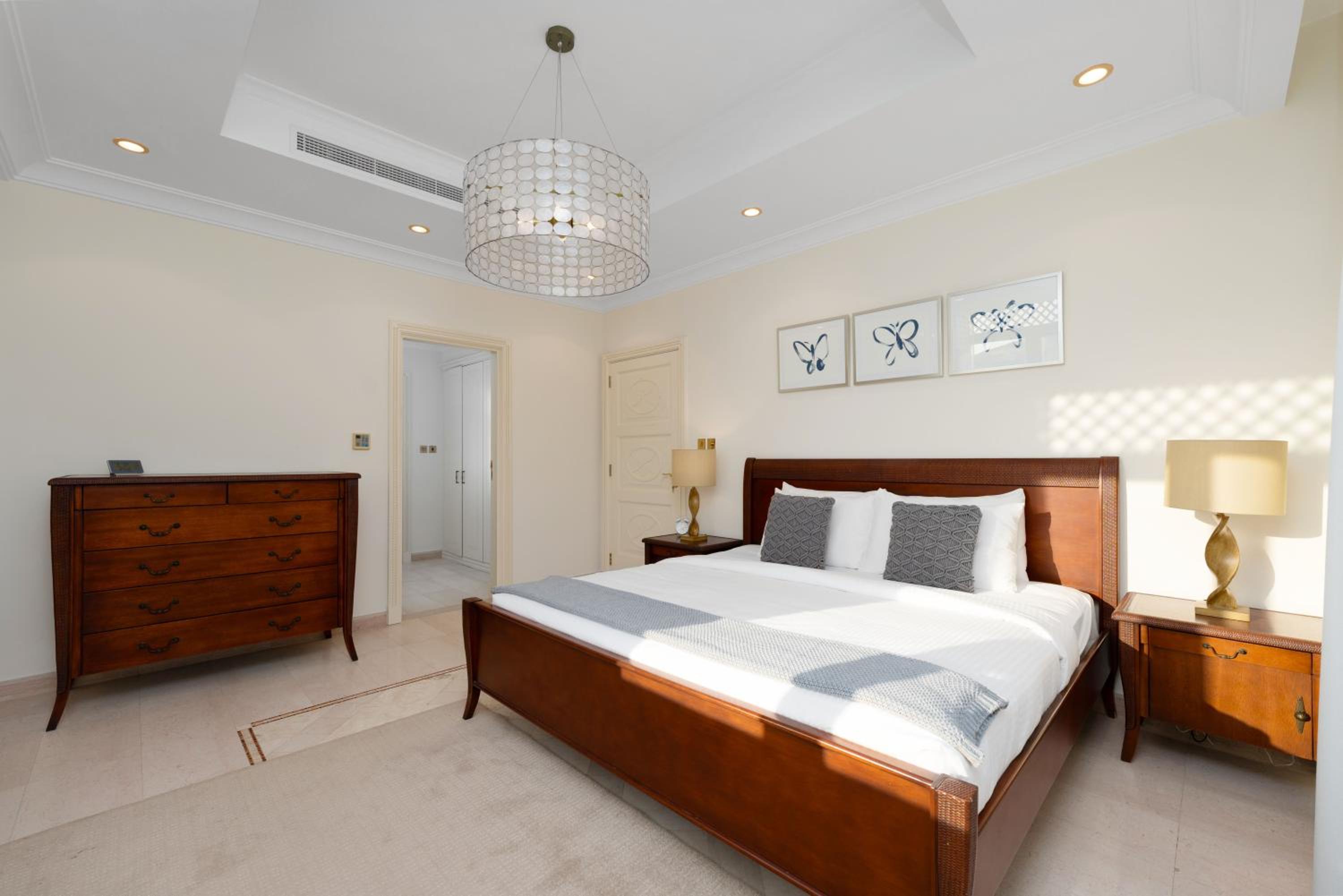 Maison Privee - Exclusive Villa with Private Pool, Garden & Beach