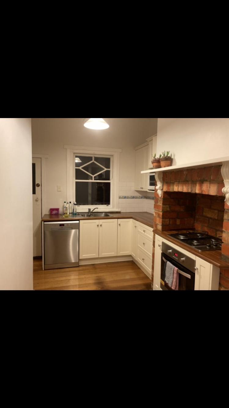 UnitA 2-bedroom unit Bigbackyard & your own driveway