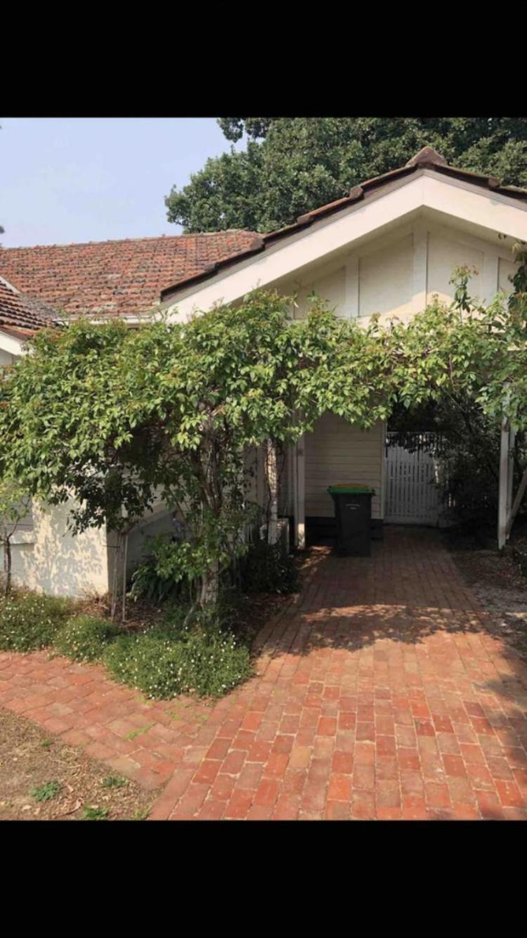UnitA 2-bedroom unit Bigbackyard & your own driveway