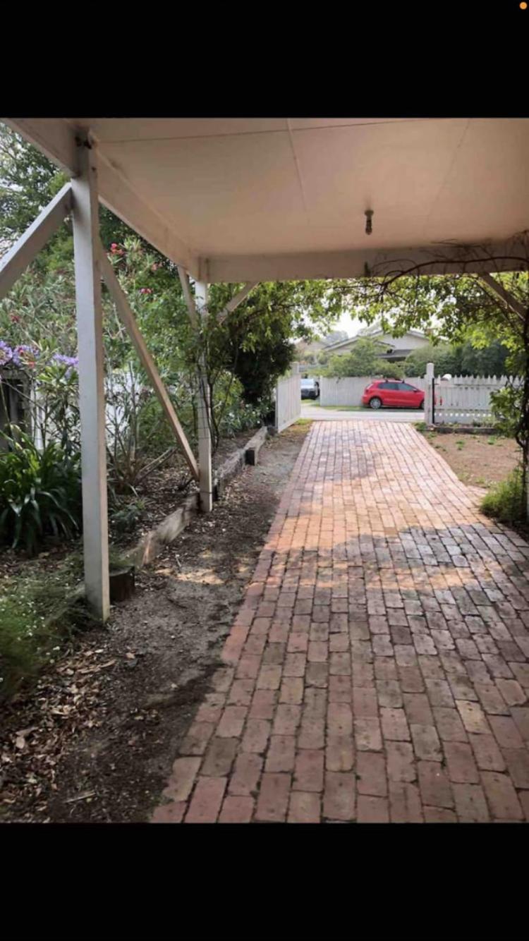 UnitA 2-bedroom unit Bigbackyard & your own driveway