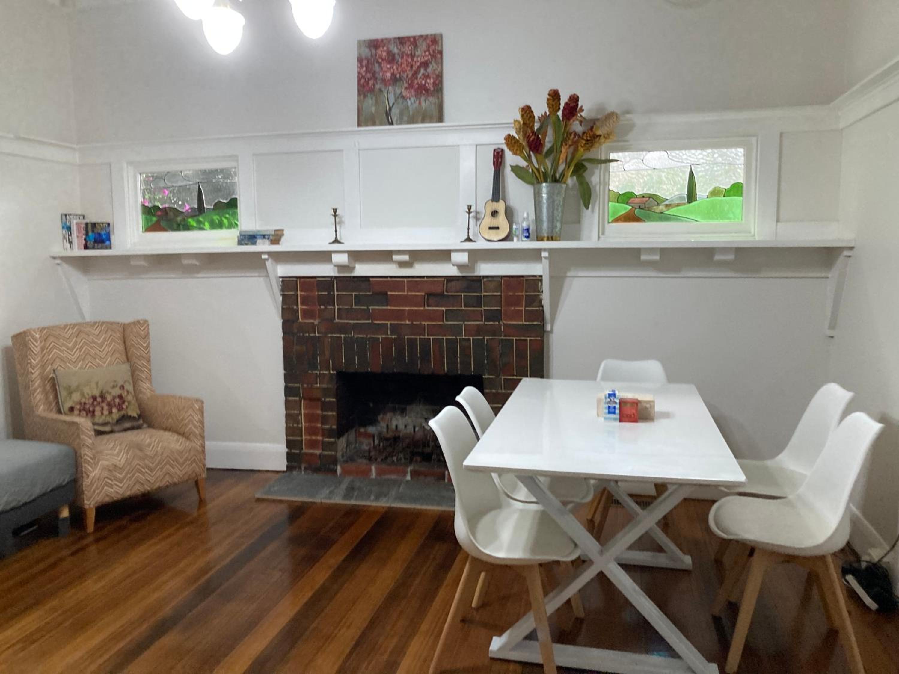 UnitA 2-bedroom unit Bigbackyard & your own driveway
