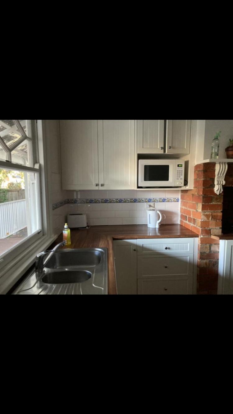 UnitA 2-bedroom unit Bigbackyard & your own driveway