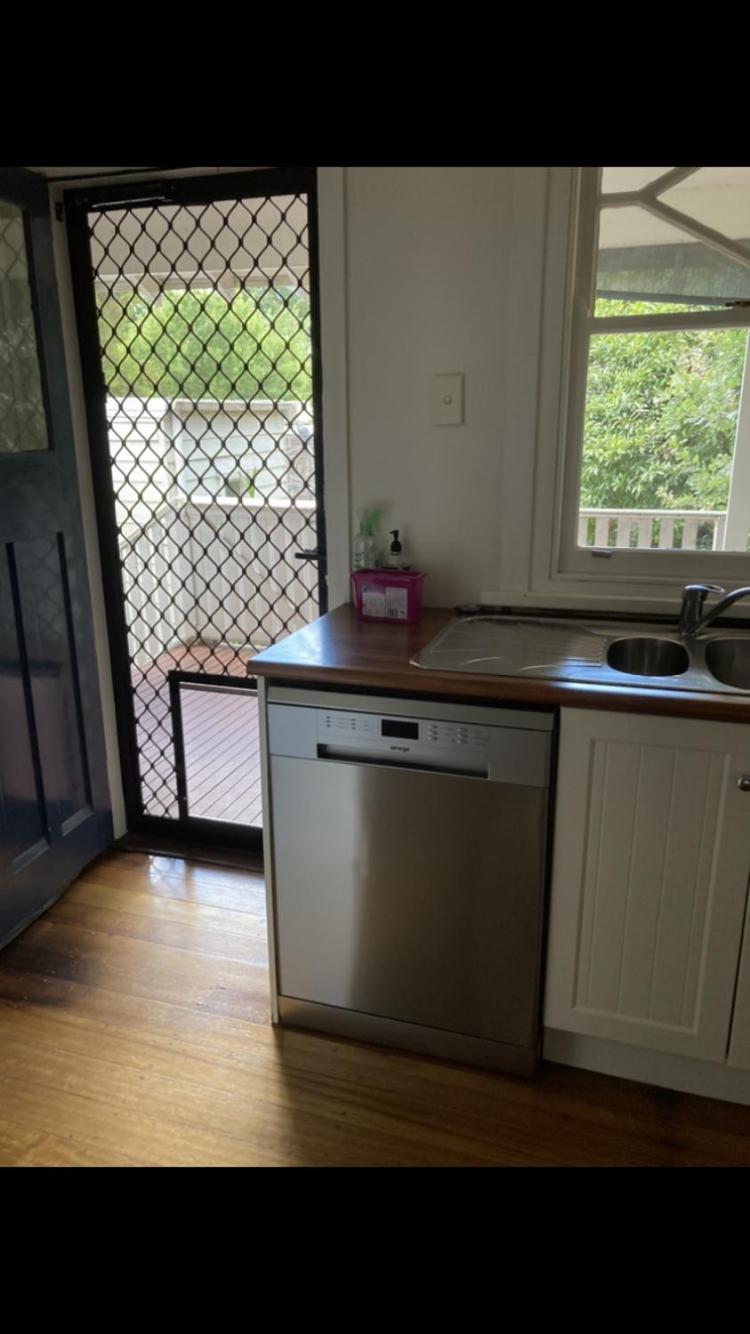 UnitA 2-bedroom unit Bigbackyard & your own driveway