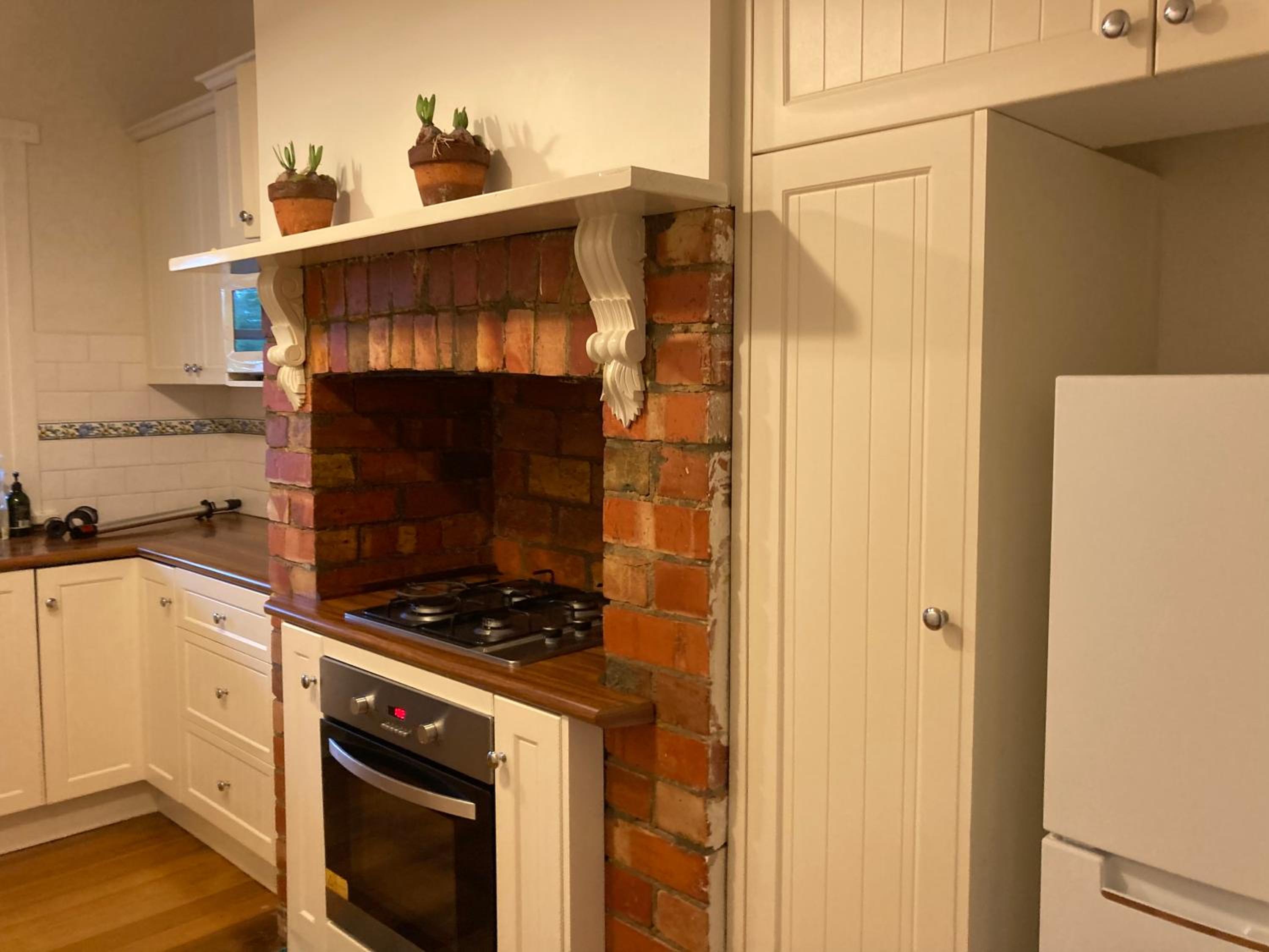 UnitA 2-bedroom unit Bigbackyard & your own driveway