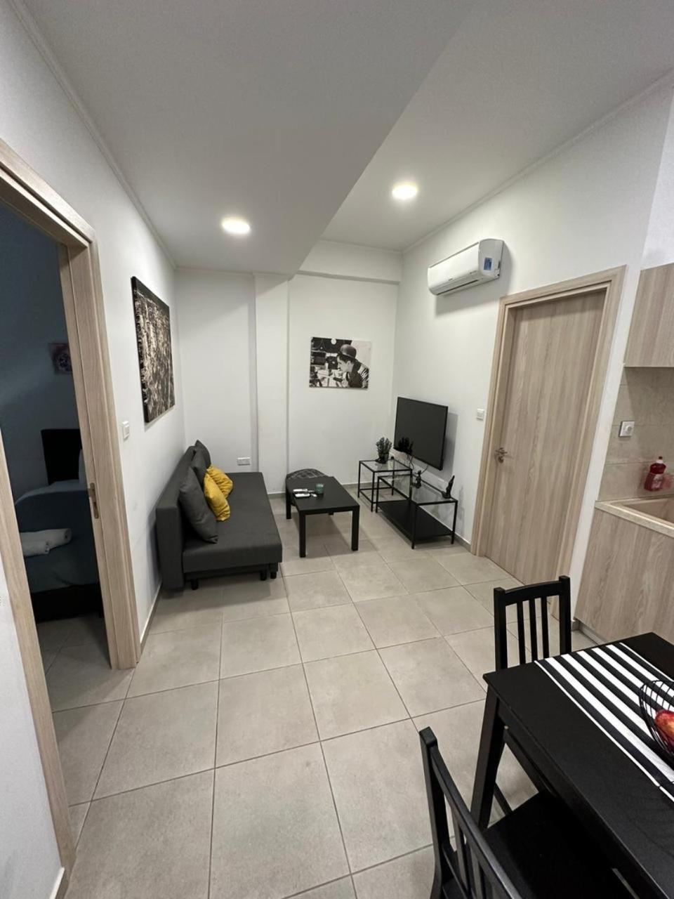 Modern City Center Apartment Saripolou 2