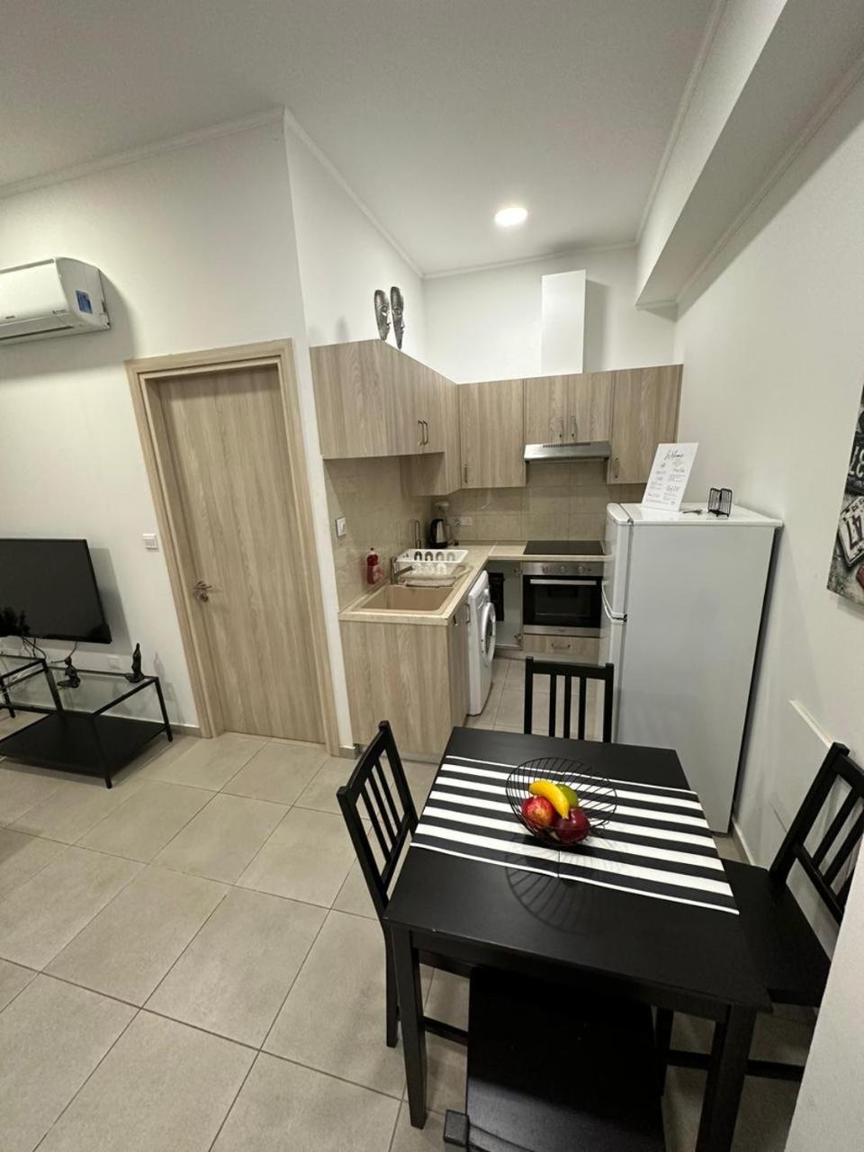 Modern City Center Apartment Saripolou 2