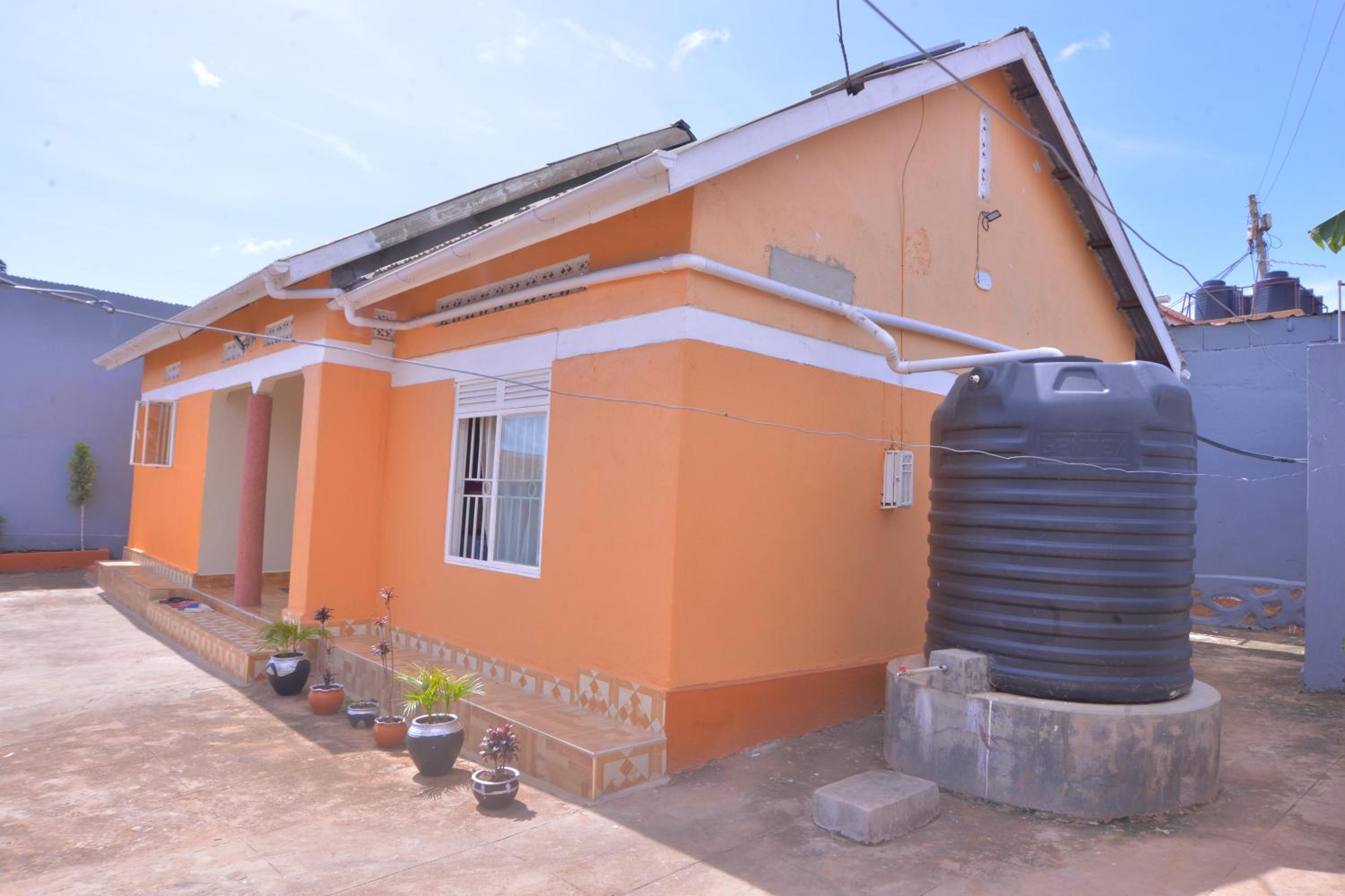 3 Bed House - Sleeps 8 Wifi Parking Pets view 5