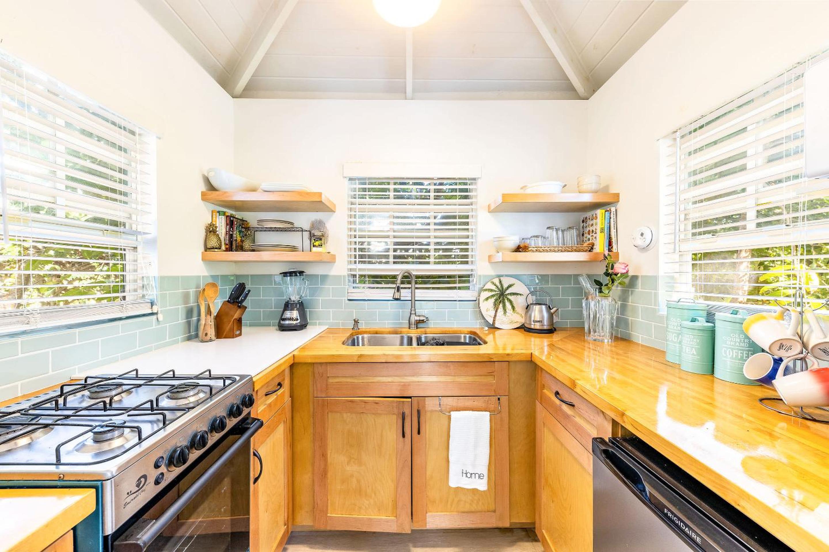 Dreamy Cottage in Grace Bay with BBQ and Bikes Included view 4