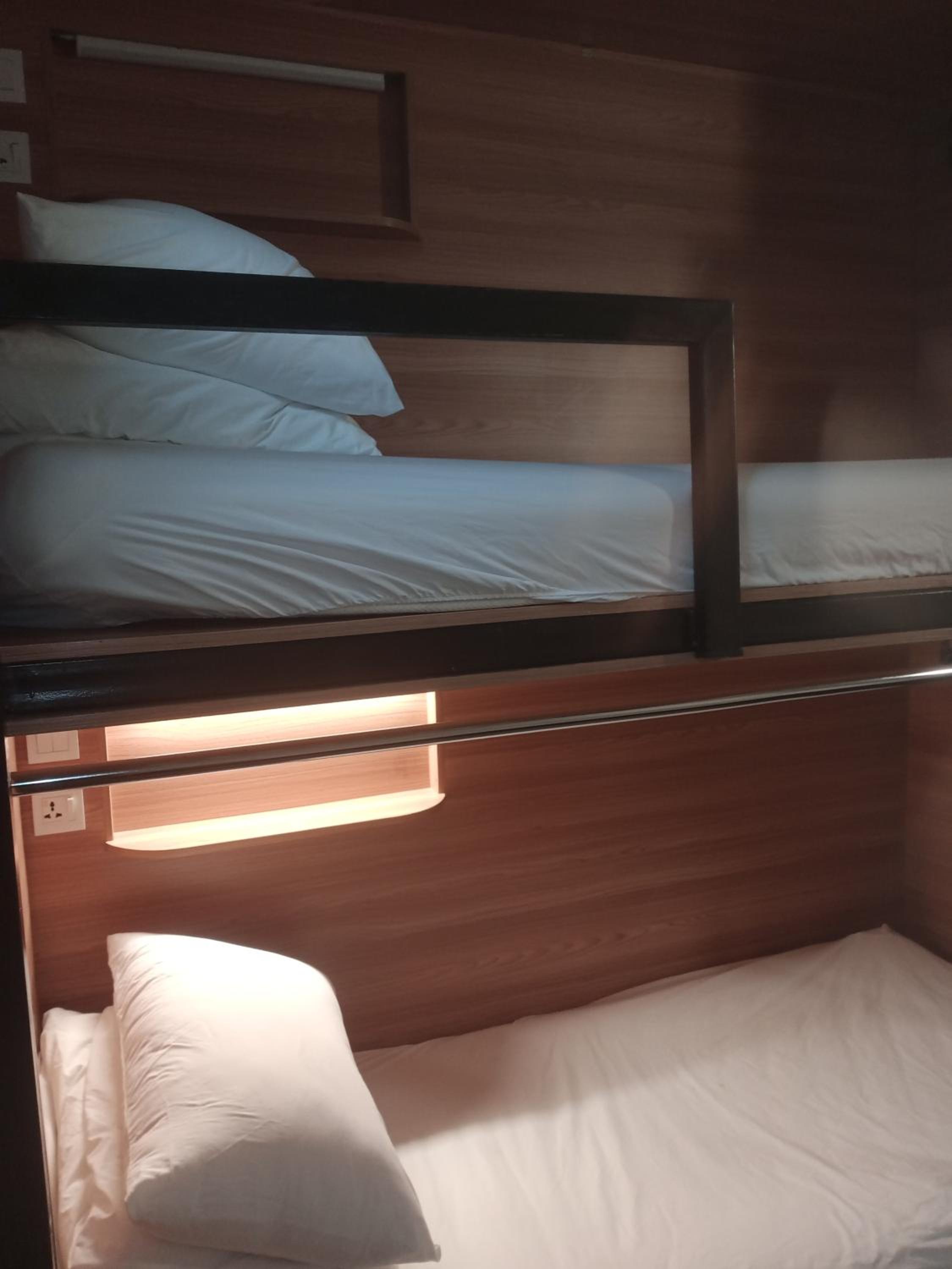 Chinatown Hostel by Mingle - Rooftop Private Jacuzzi with Bar