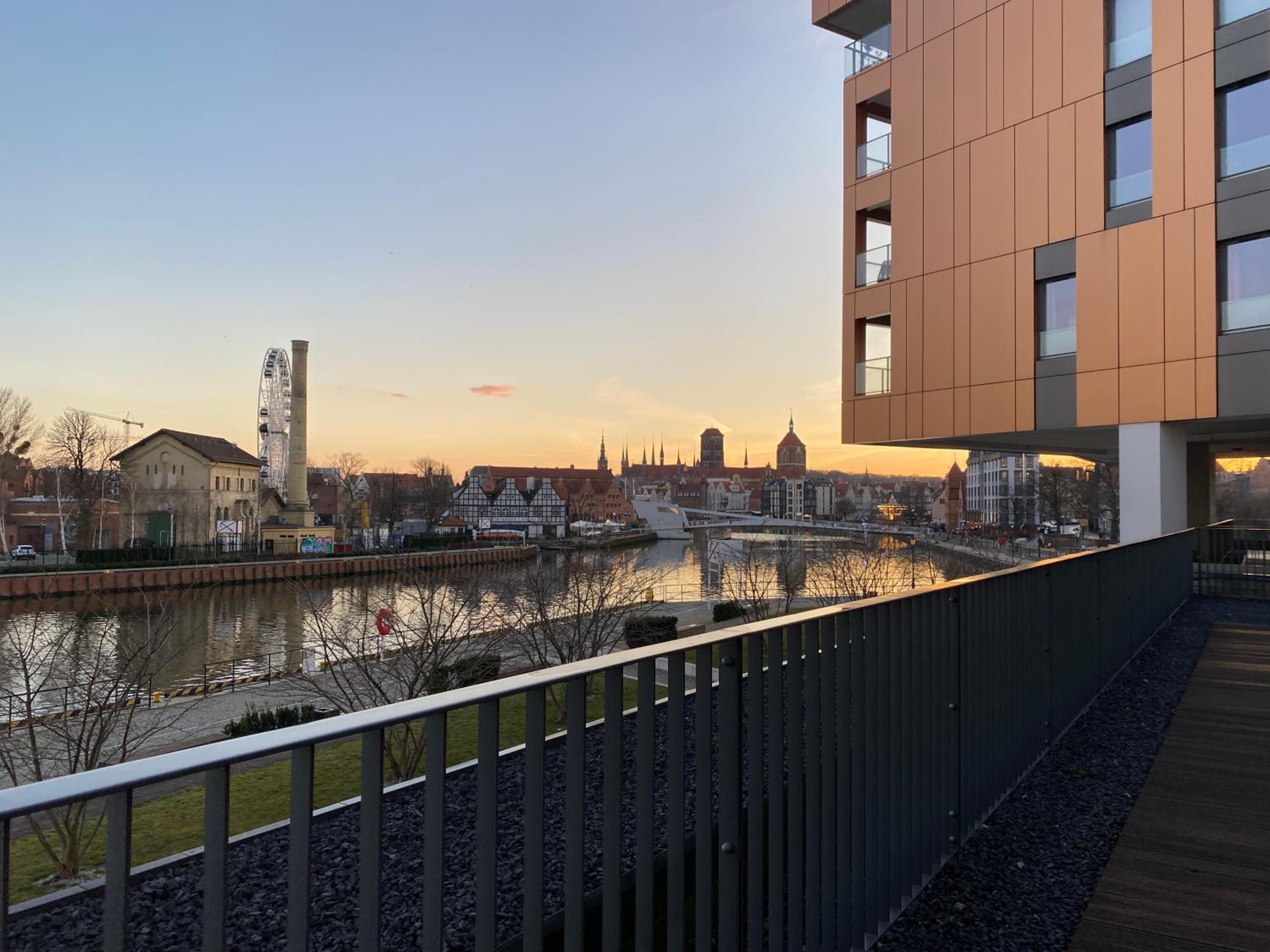 Flatbook - City Center Apartments Brabank with Parking