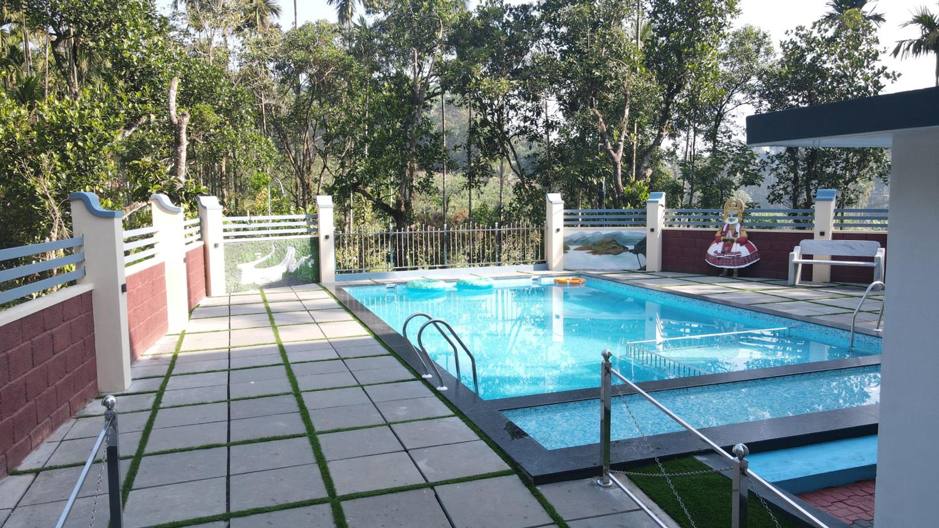 SILVERY MOON Resort