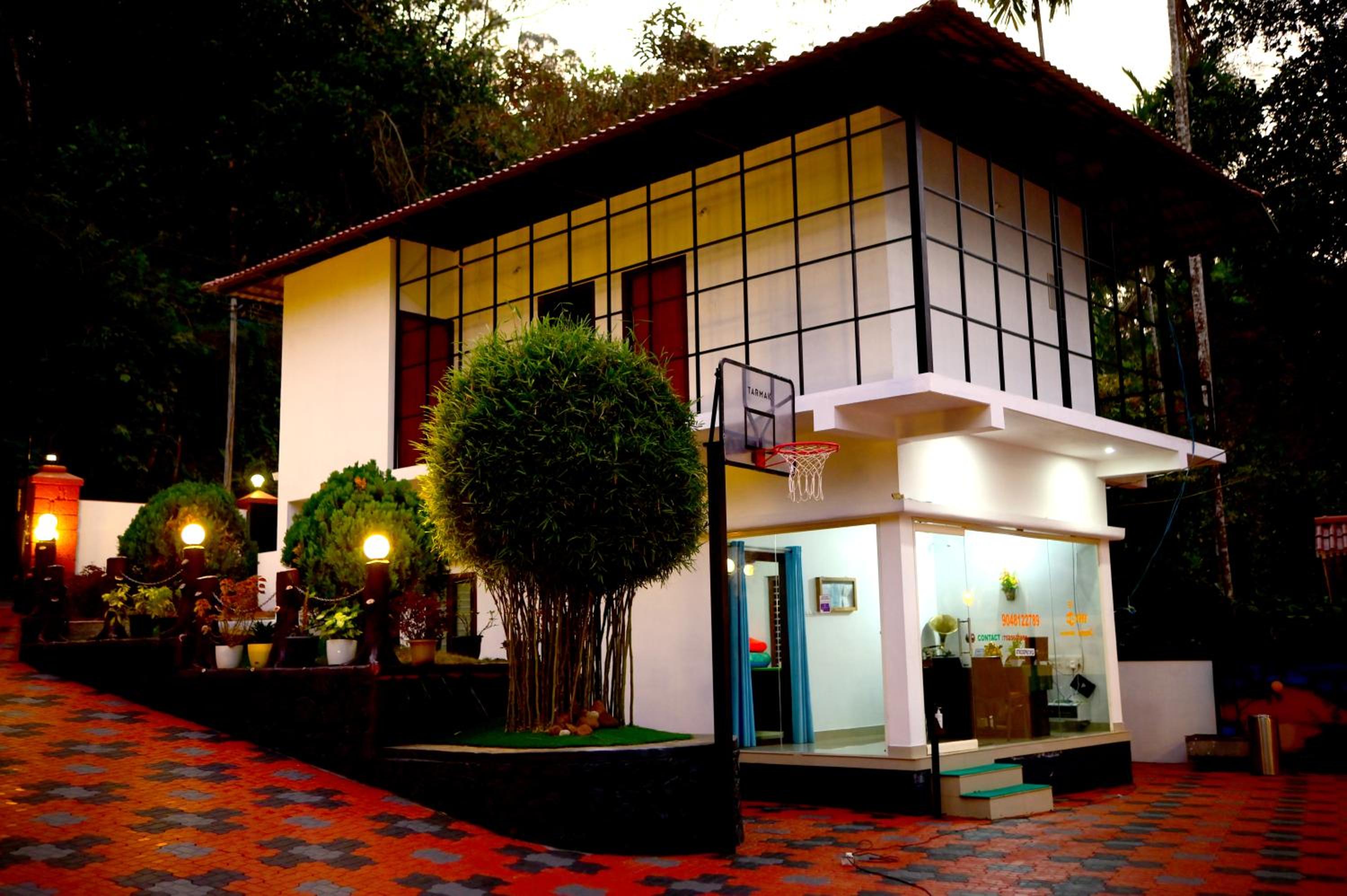 SILVERY MOON Resort