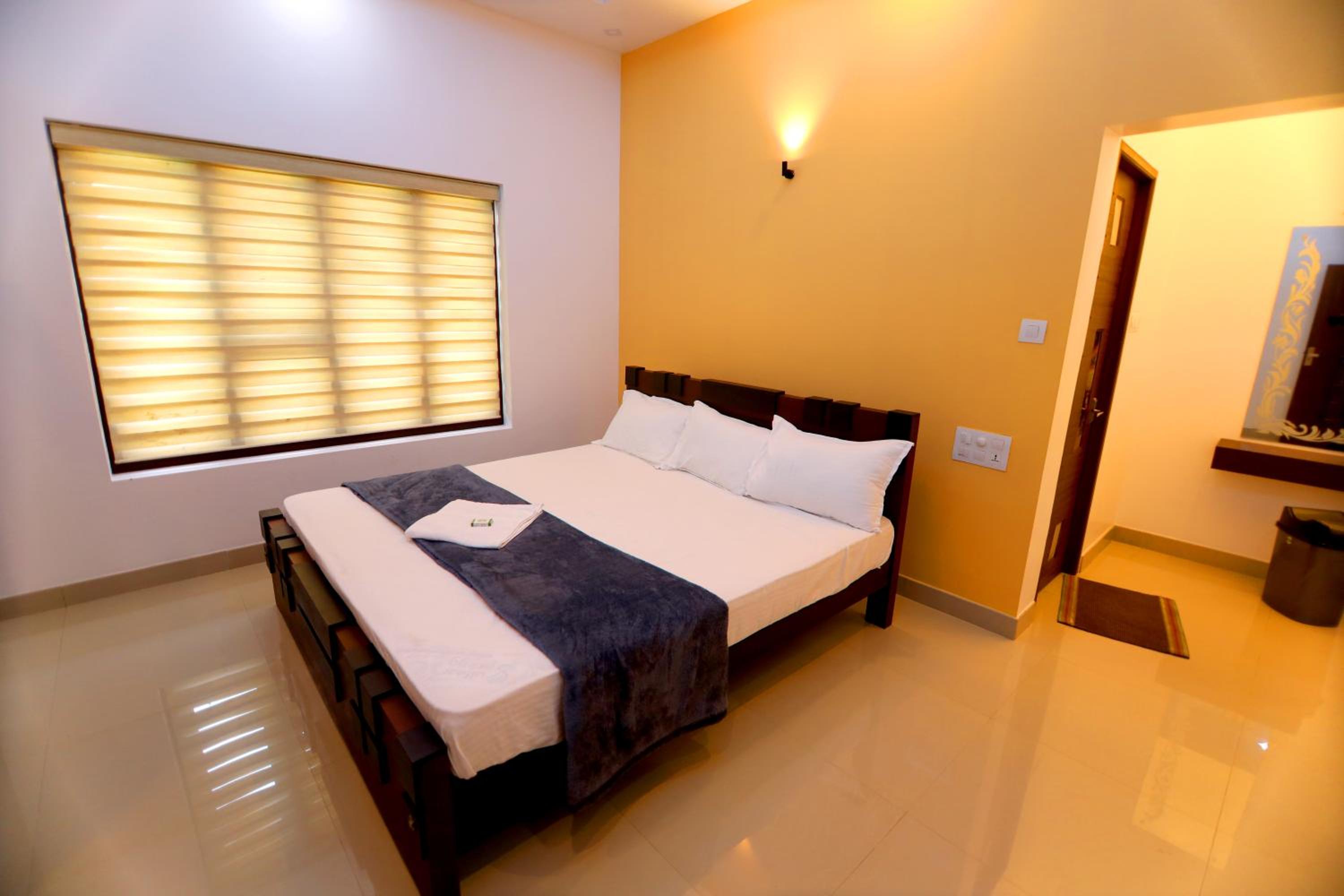 SILVERY MOON Resort