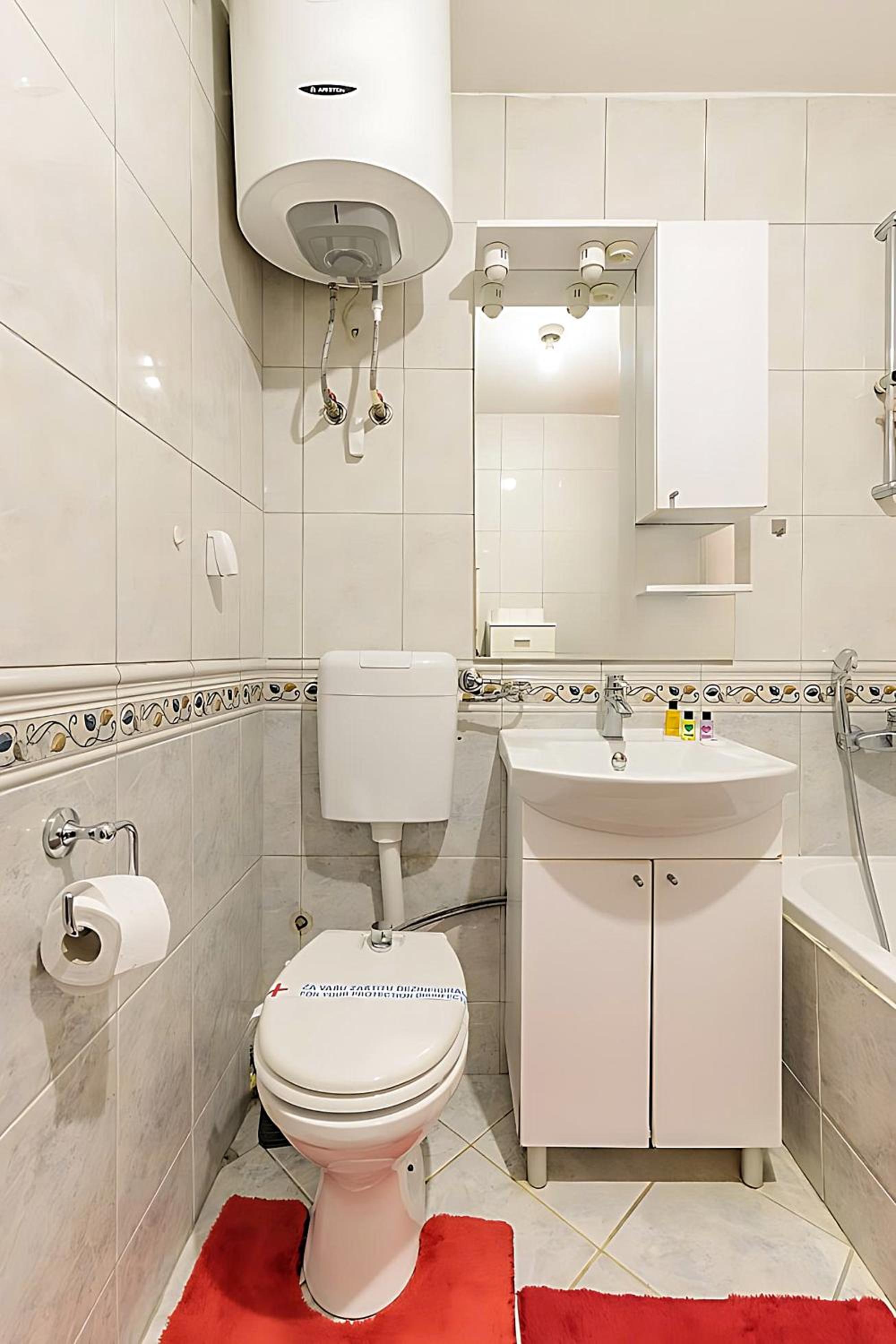Grand Duplex Suite with Free Parking - Heart of Old Town