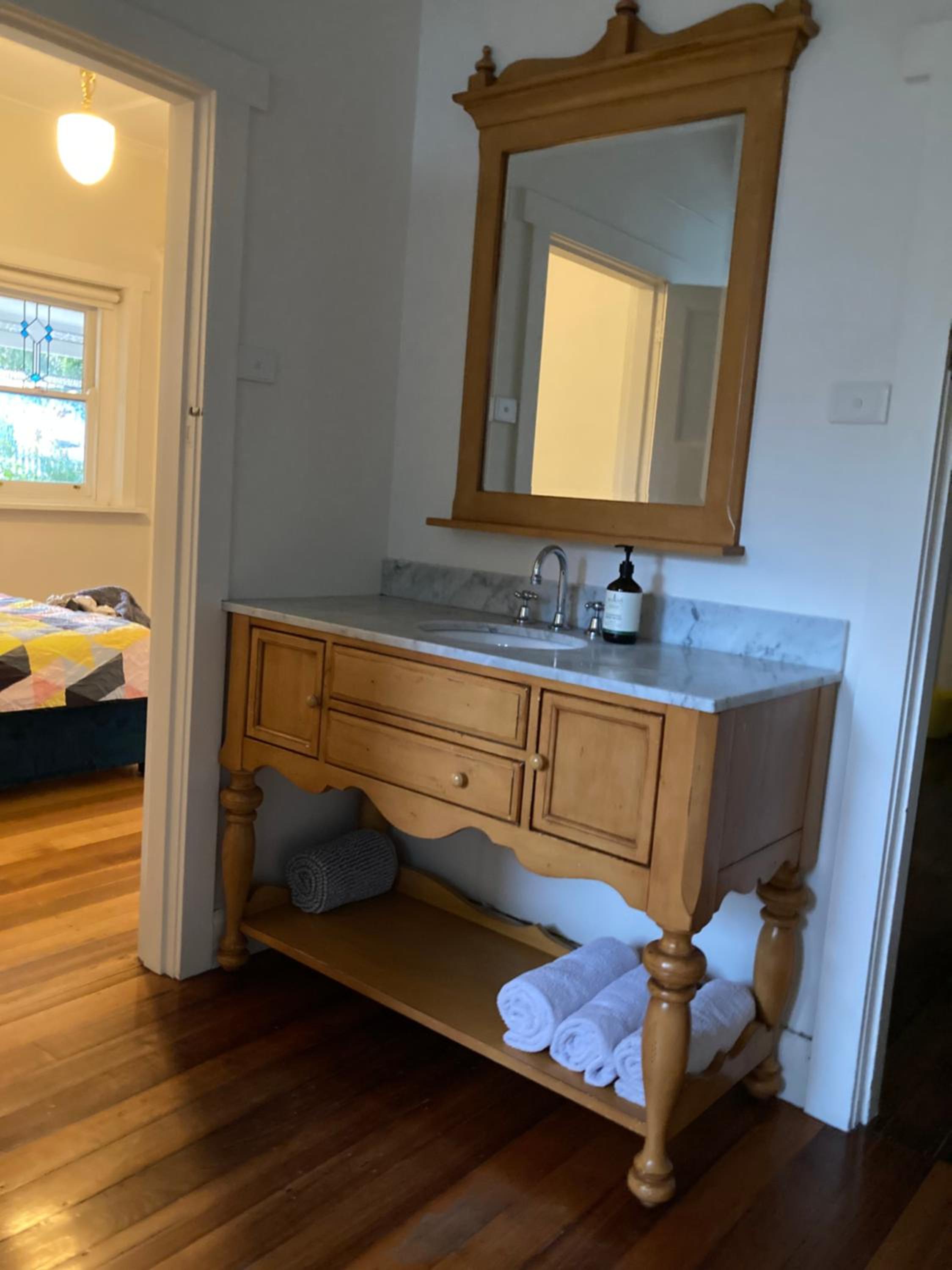 UnitA 2-bedroom unit Bigbackyard & your own driveway