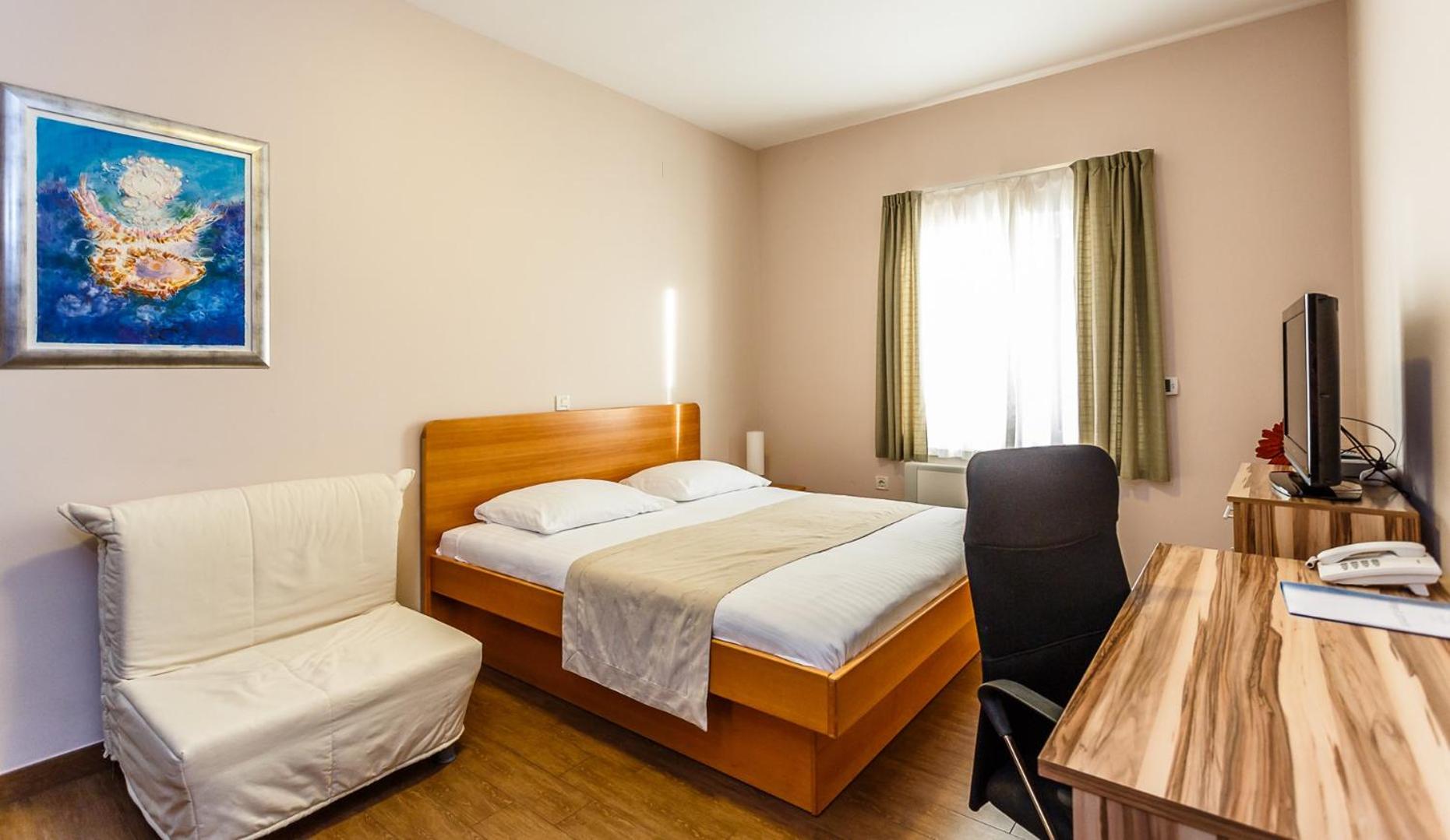 Central apartments near the Beach view 4